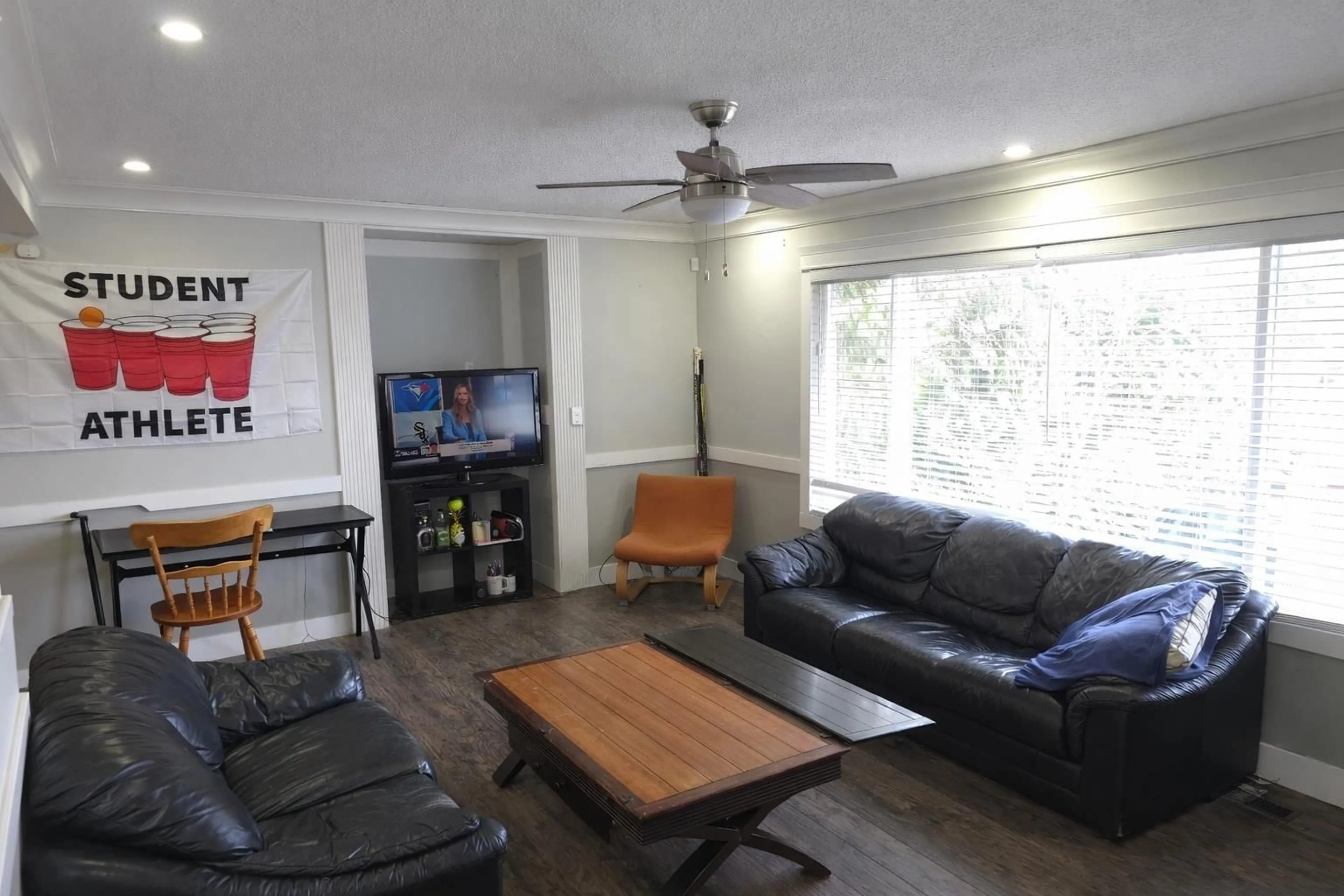 Living room with furniture, wood/laminate floor for 1960 CATALINA CRESCENT, Abbotsford British Columbia V2T3W1
