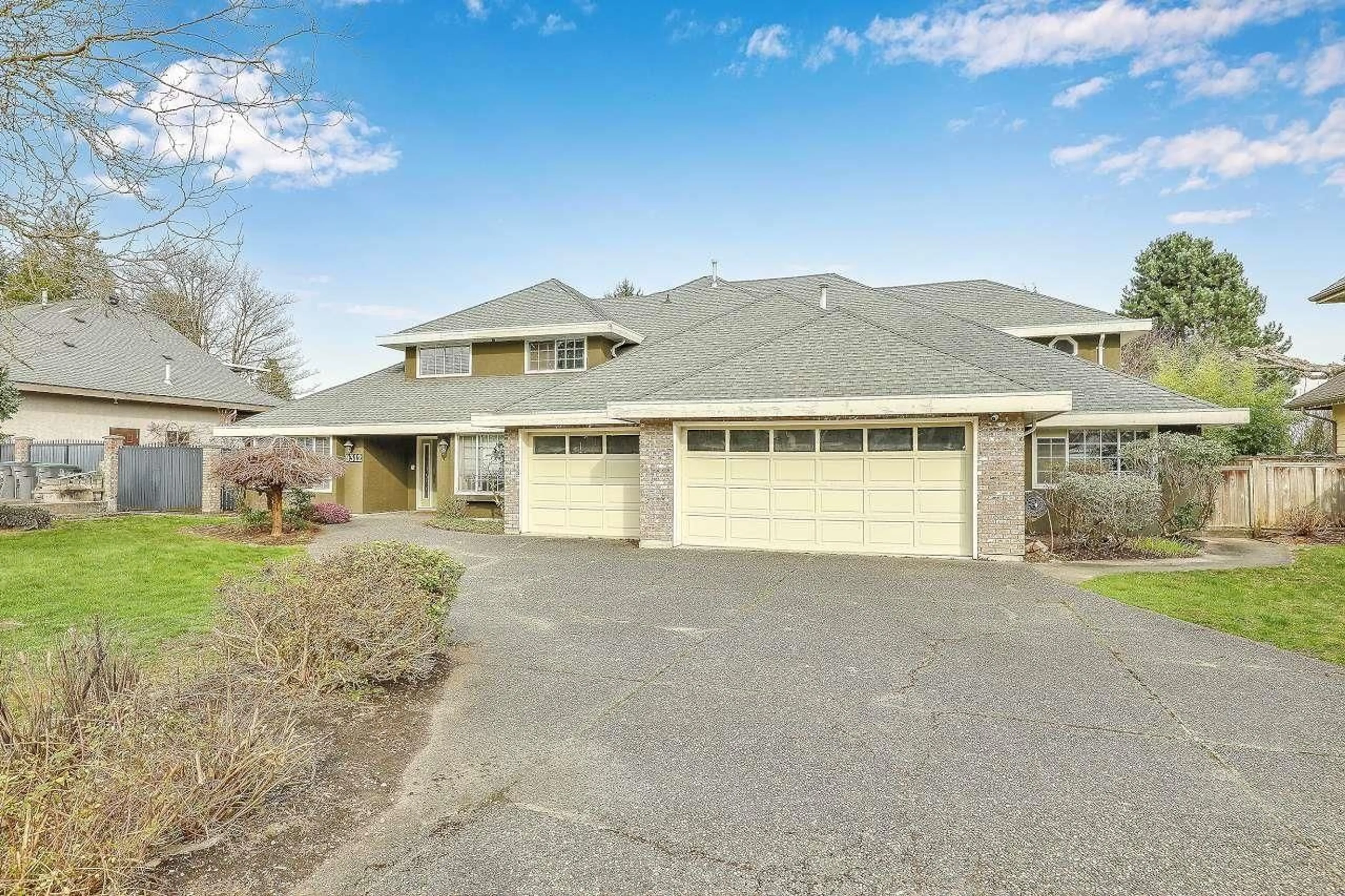 A pic from outside/outdoor area/front of a property/back of a property/a pic from drone, street for 9312 163 STREET, Surrey British Columbia V4N3C9