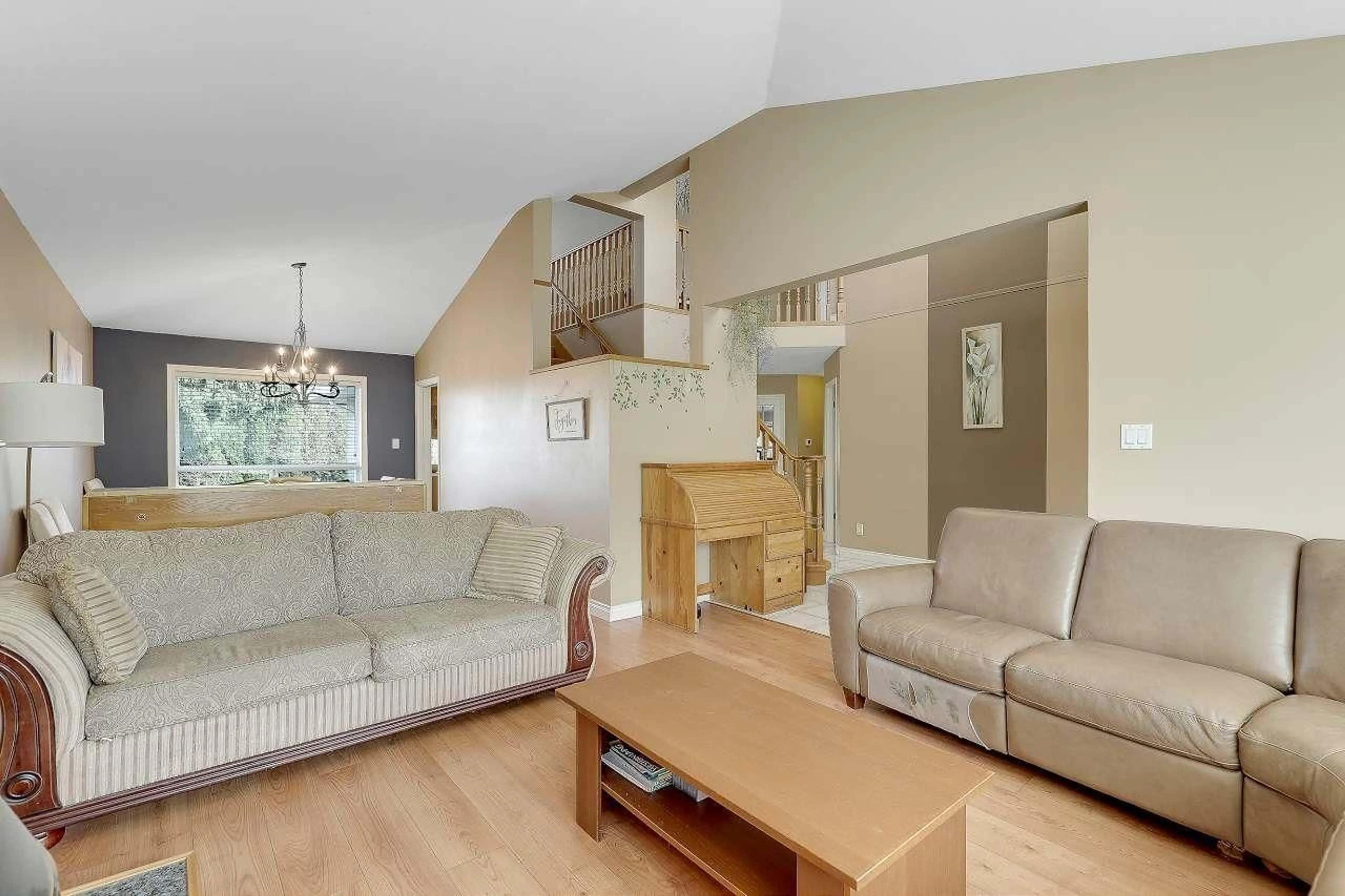 Living room with furniture, wood/laminate floor for 9312 163 STREET, Surrey British Columbia V4N3C9