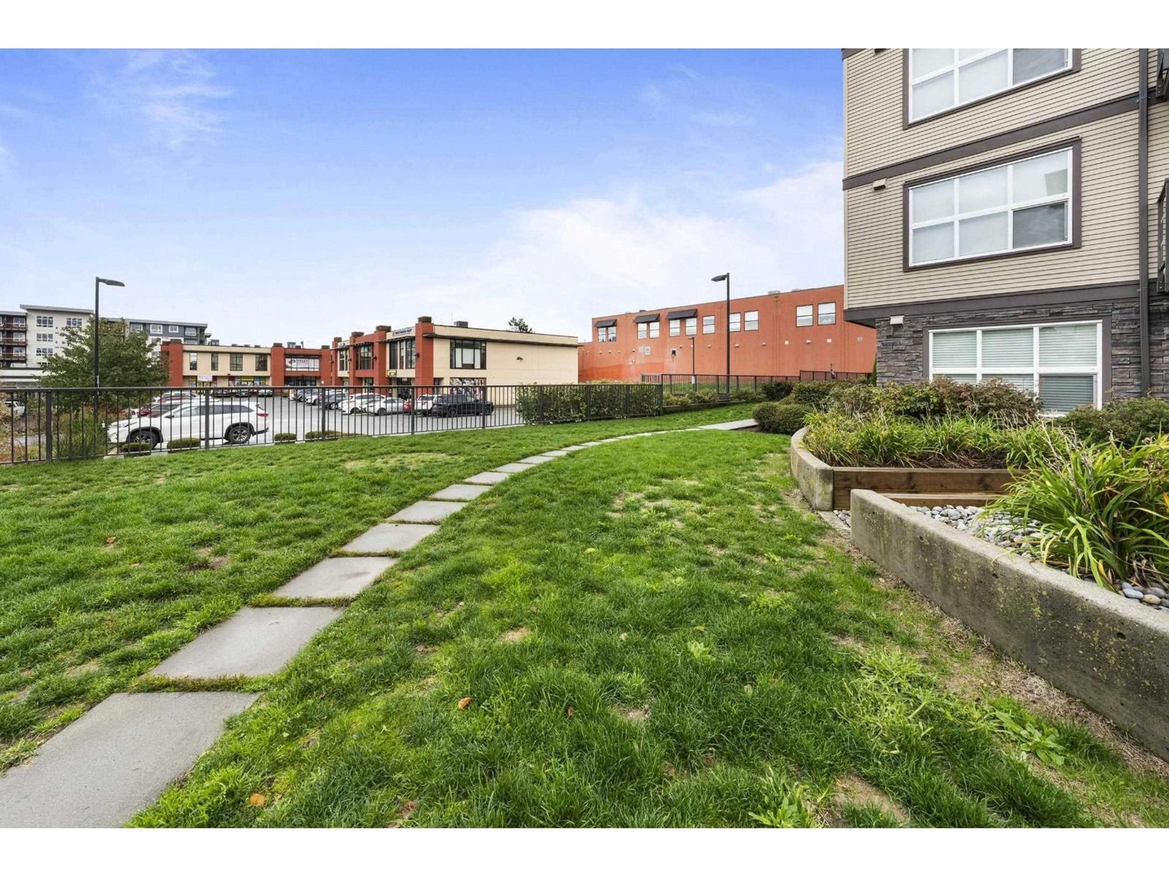 Patio, street for 322 - 30515 CARDINAL AVENUE, Abbotsford British Columbia V2T0A8