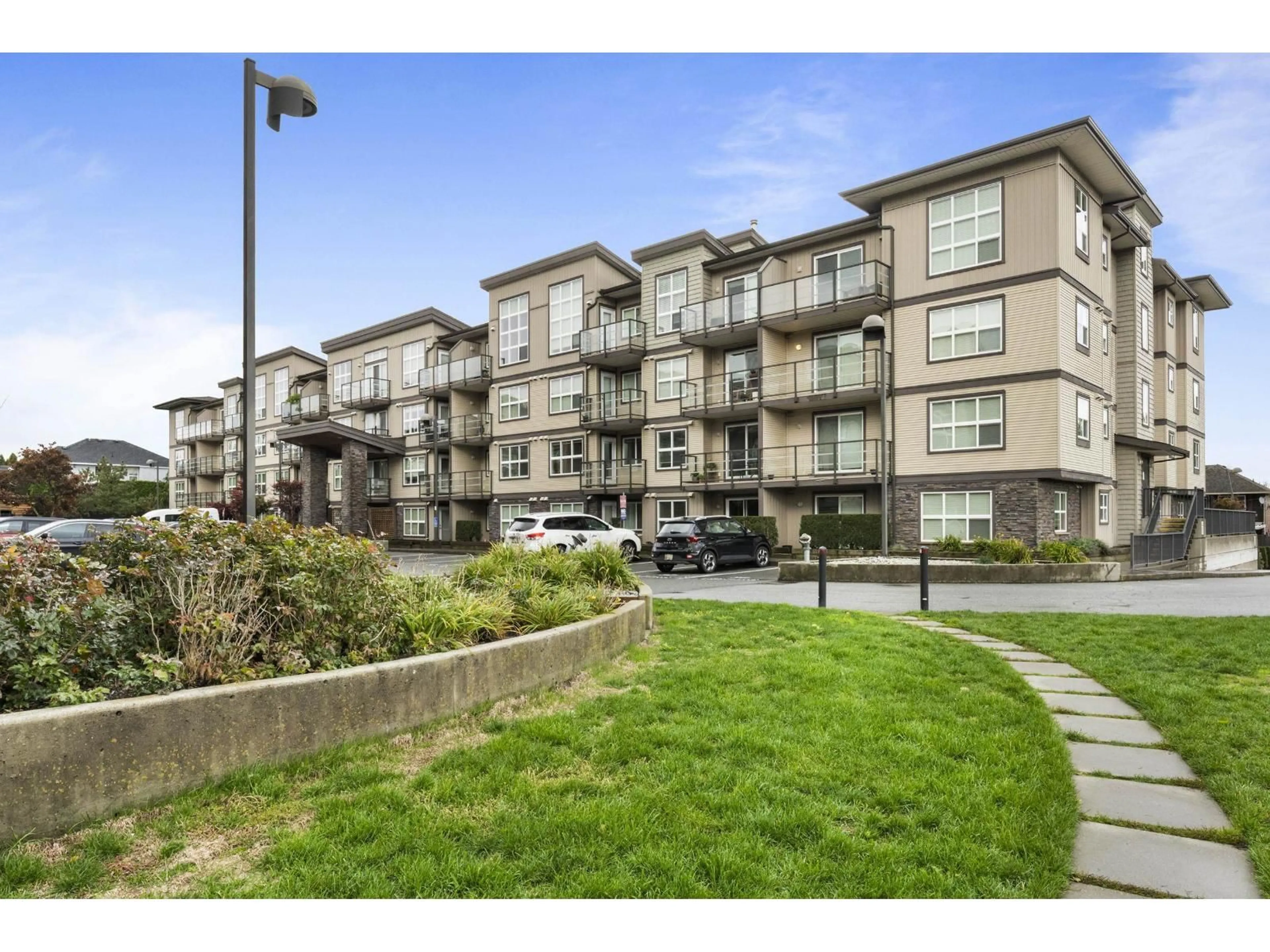 Patio, unknown for 322 - 30515 CARDINAL AVENUE, Abbotsford British Columbia V2T0A8