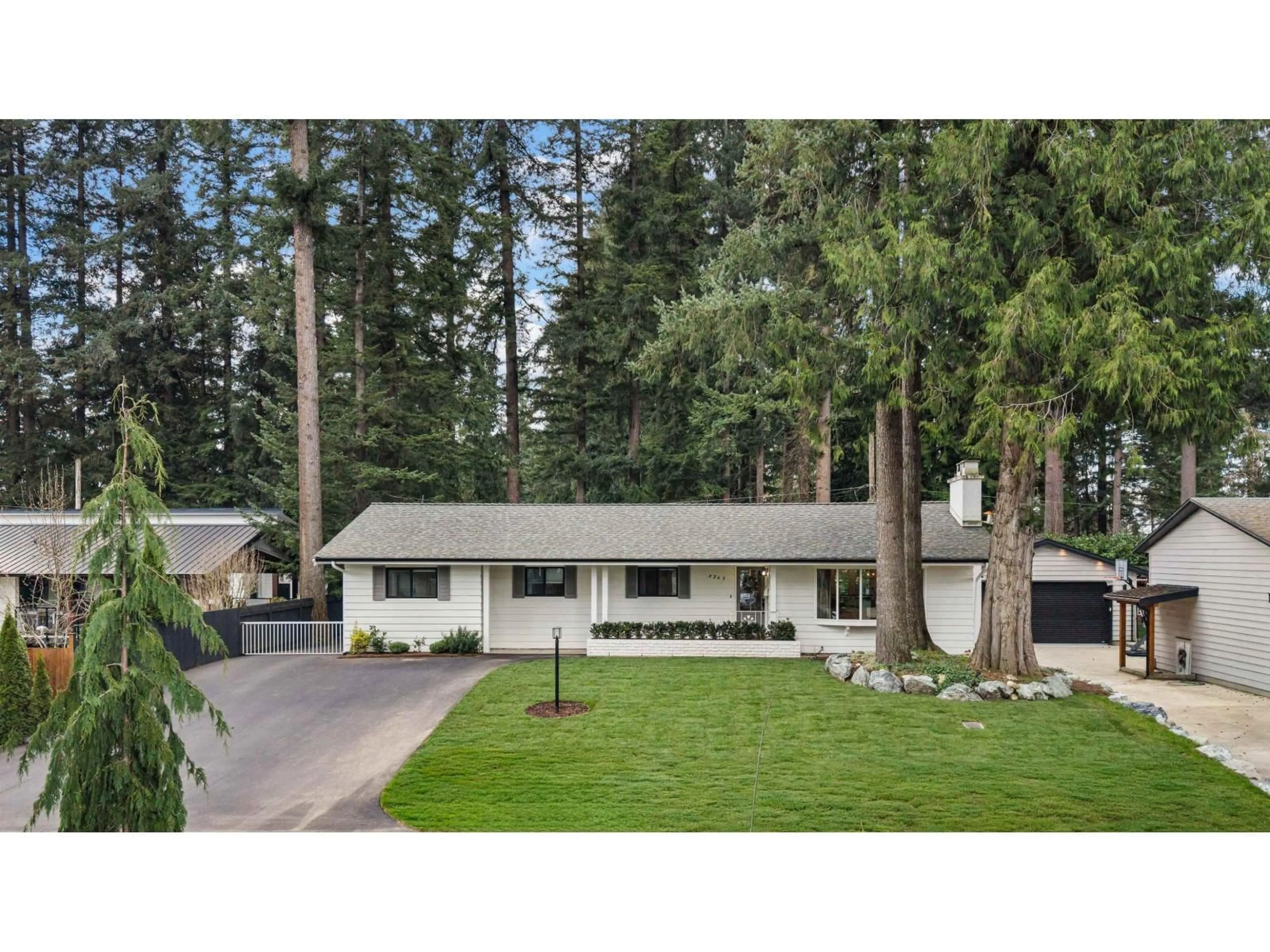 A pic from outside/outdoor area/front of a property/back of a property/a pic from drone, forest/trees view for 3295 MARVERN WAY, Abbotsford British Columbia V2S4N1