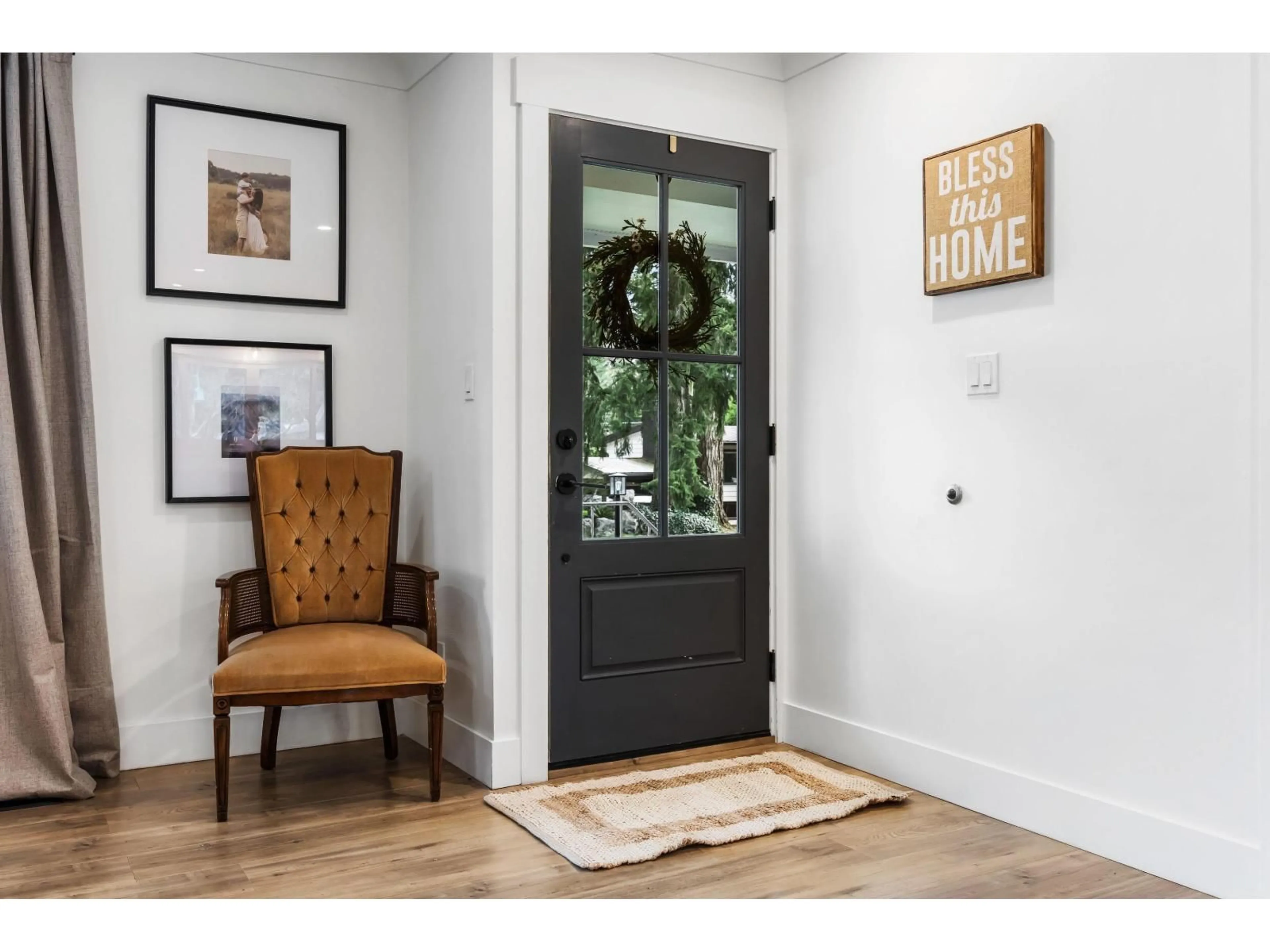Indoor entryway for 3295 MARVERN WAY, Abbotsford British Columbia V2S4N1