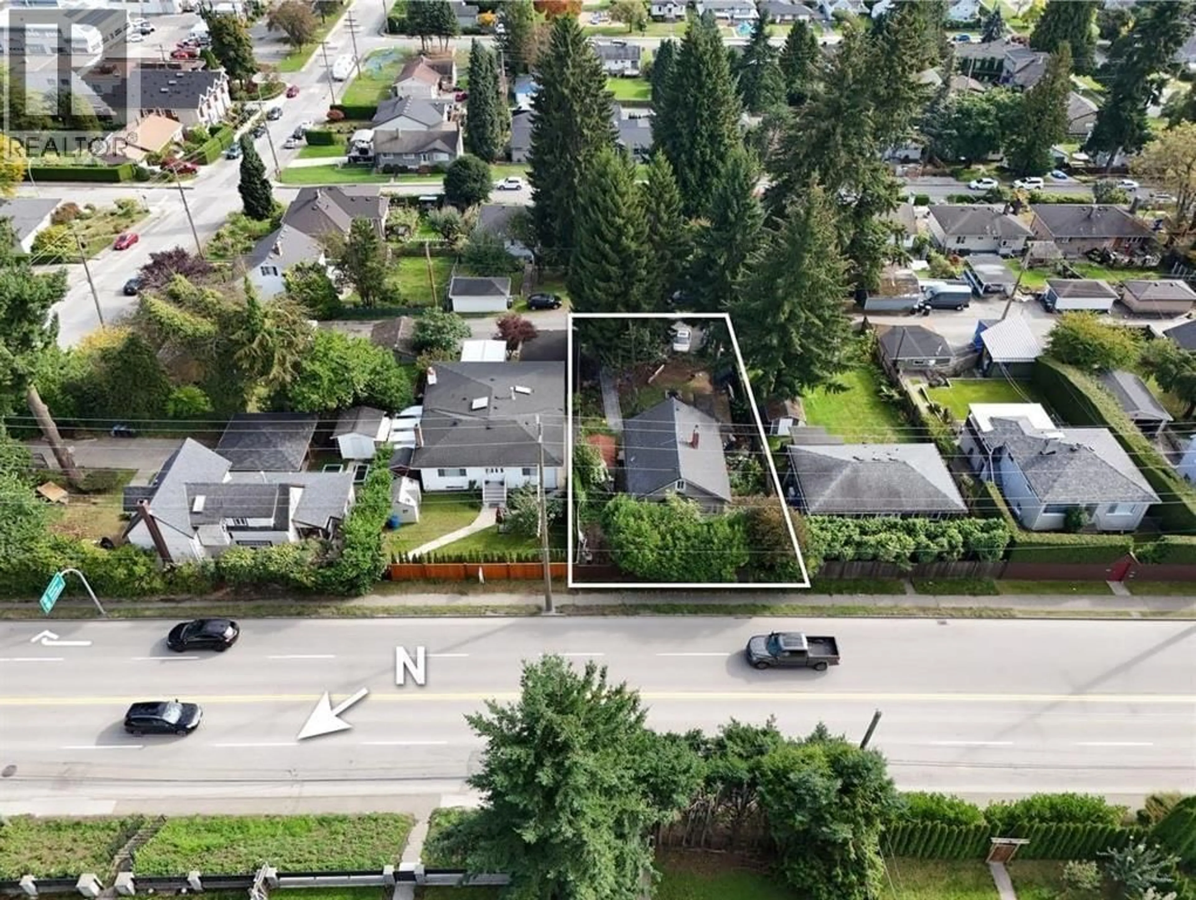 A pic from outside/outdoor area/front of a property/back of a property/a pic from drone, street for 112 TENTH AVENUE, New Westminster British Columbia V3L2B1