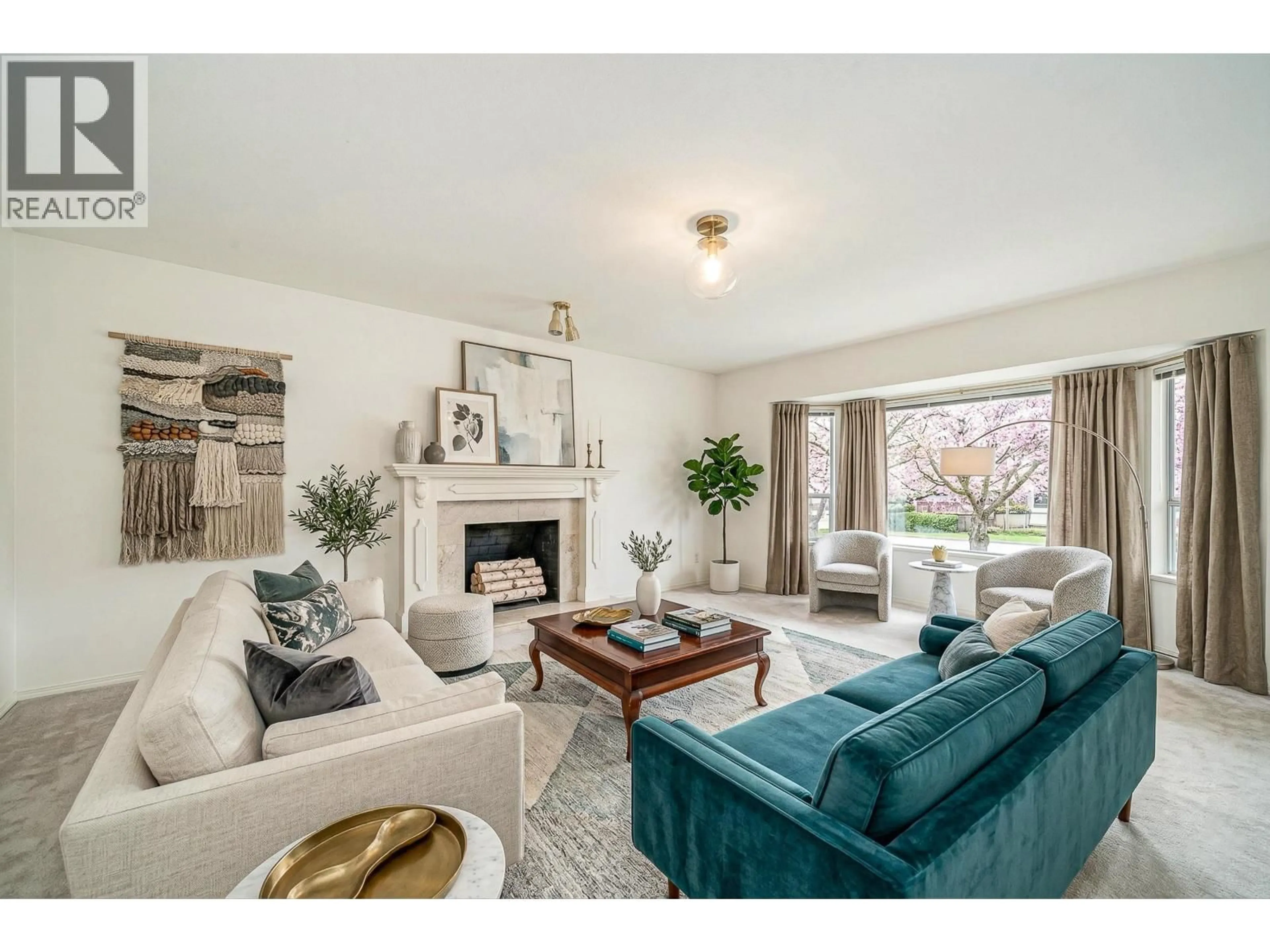 Living room with furniture, unknown for 9072 BRIAR ROAD, Burnaby British Columbia V3N4W8