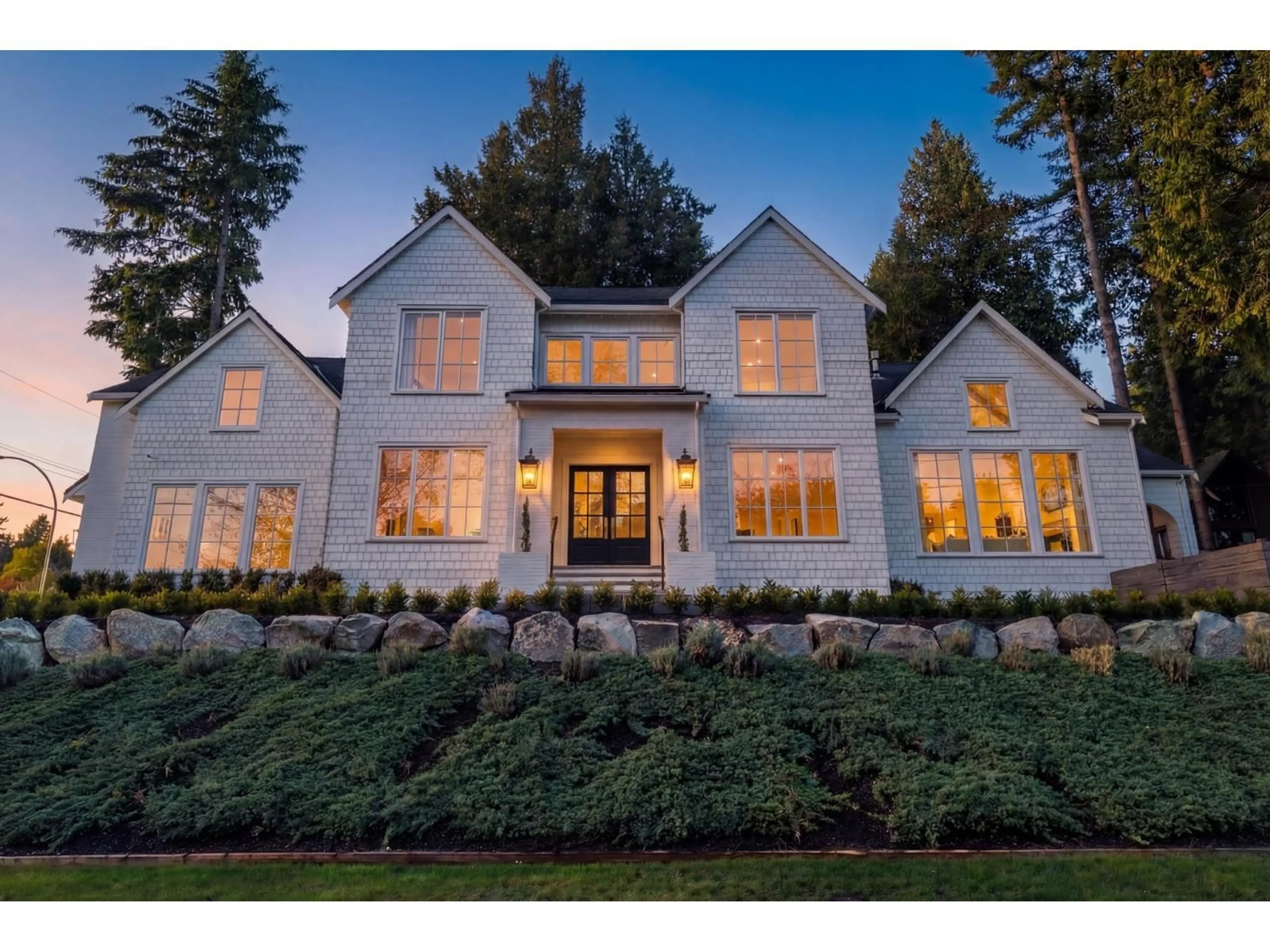 Home with brick exterior material, mountain view for 1688 127 STREET, Surrey British Columbia V4A3S1