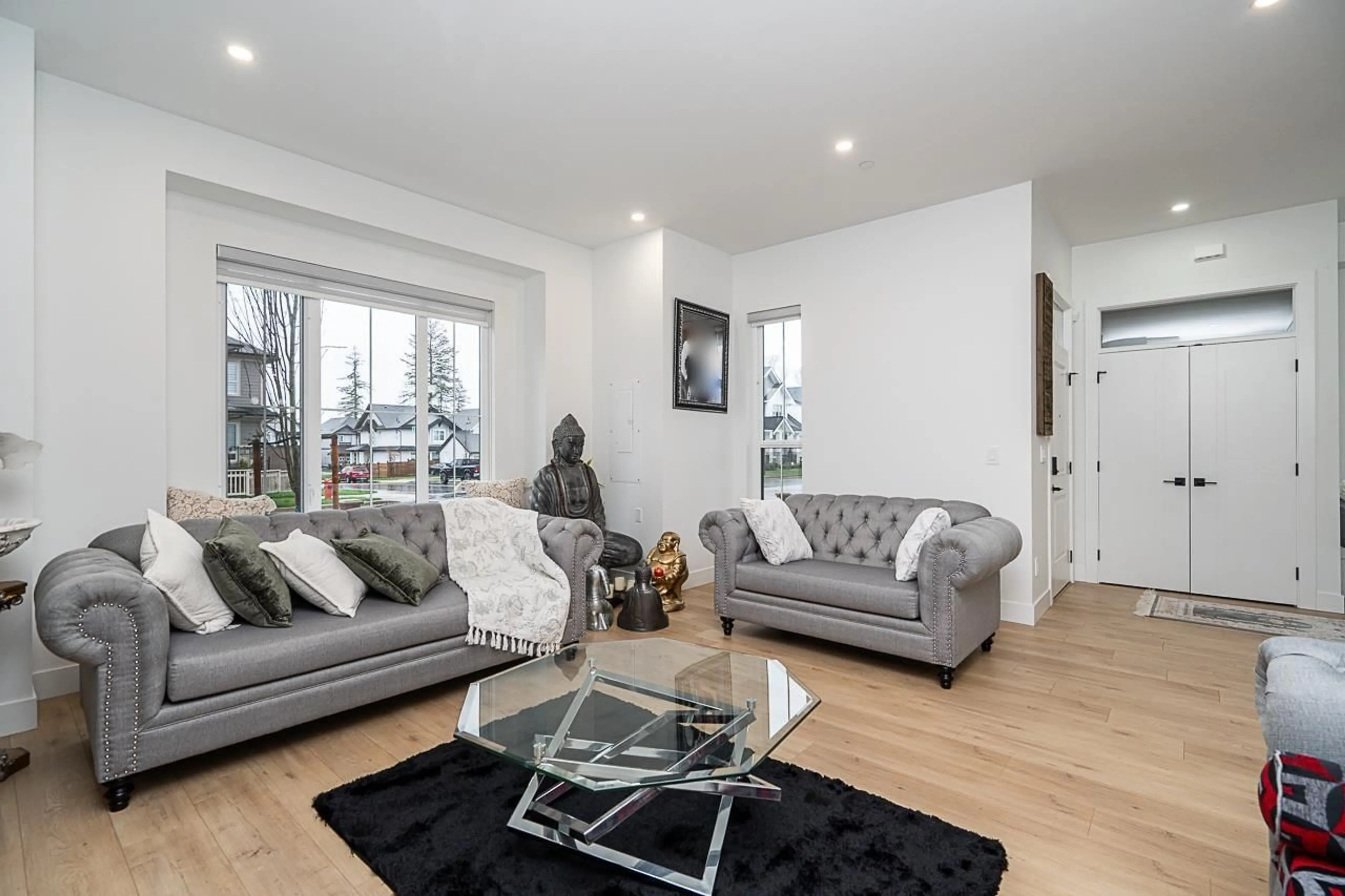 Living room with furniture, wood/laminate floor for 20484 76 AVENUE, Langley British Columbia V2Y1V5