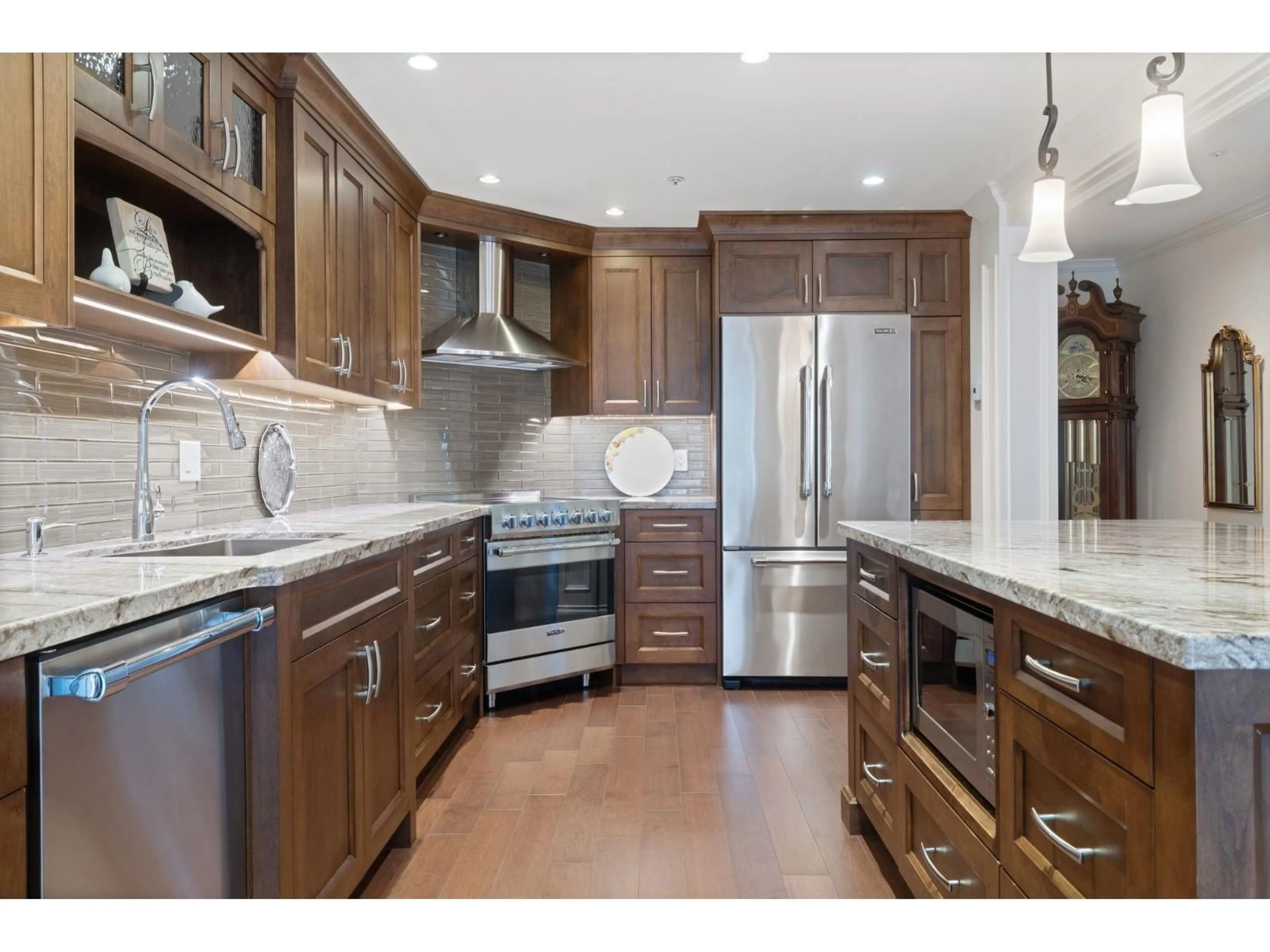 Open concept kitchen, ceramic/tile floor for 301 - 1725 128 STREET, Surrey British Columbia V4A3V2