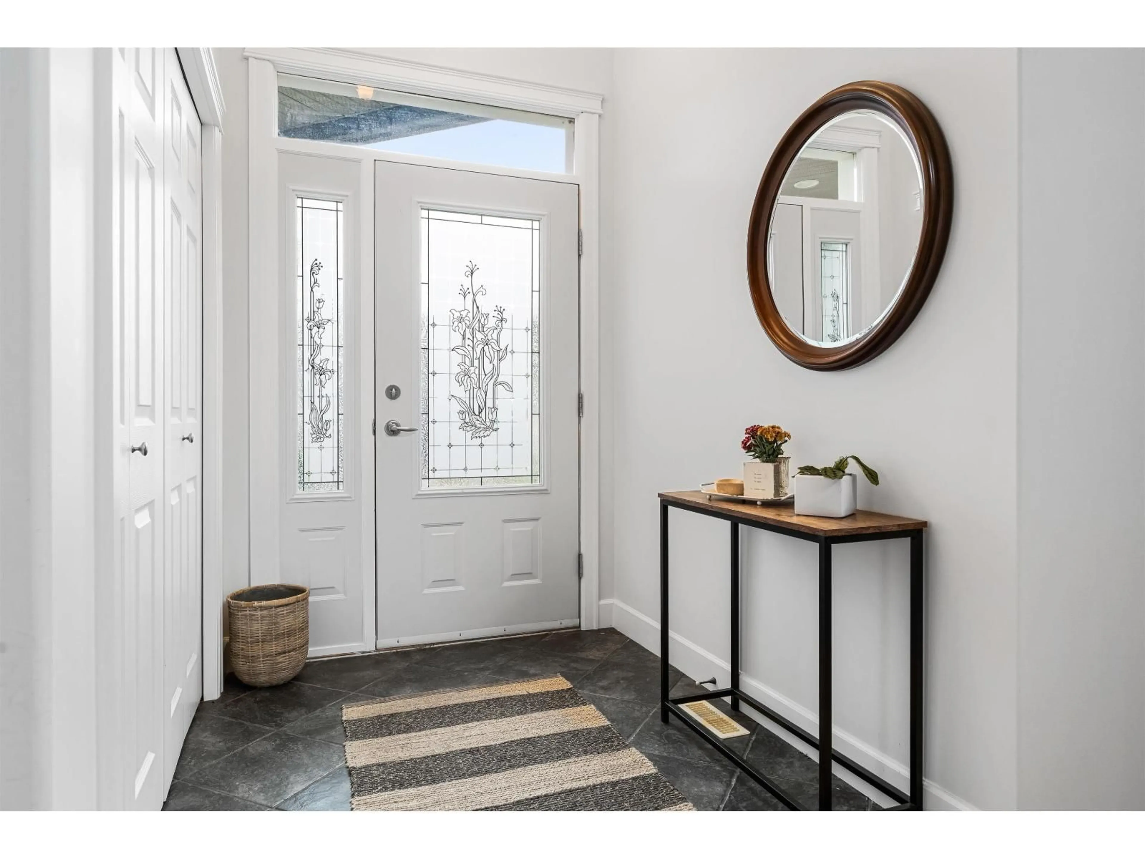 Indoor entryway for 46052 BRIDLE RIDGE CRESCENT, Chilliwack British Columbia V2R5W2