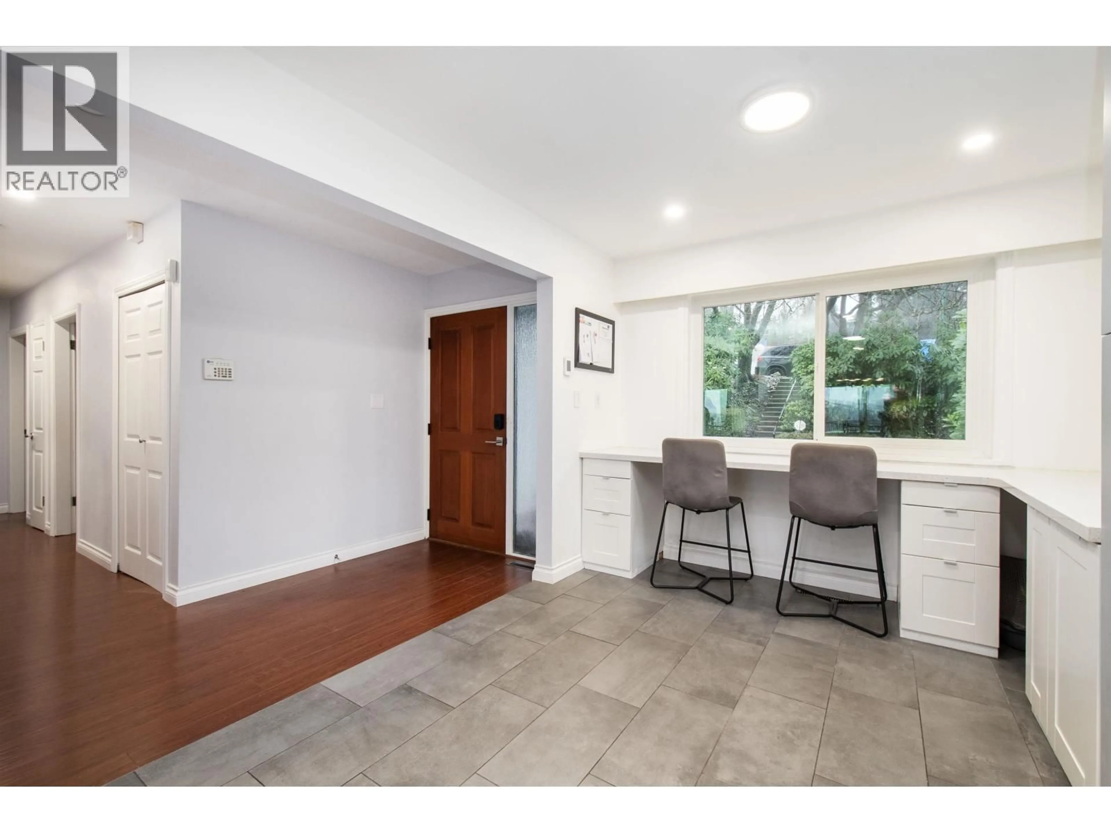 Unknown for 943 SHAVINGTON STREET, North Vancouver British Columbia V7L1K6