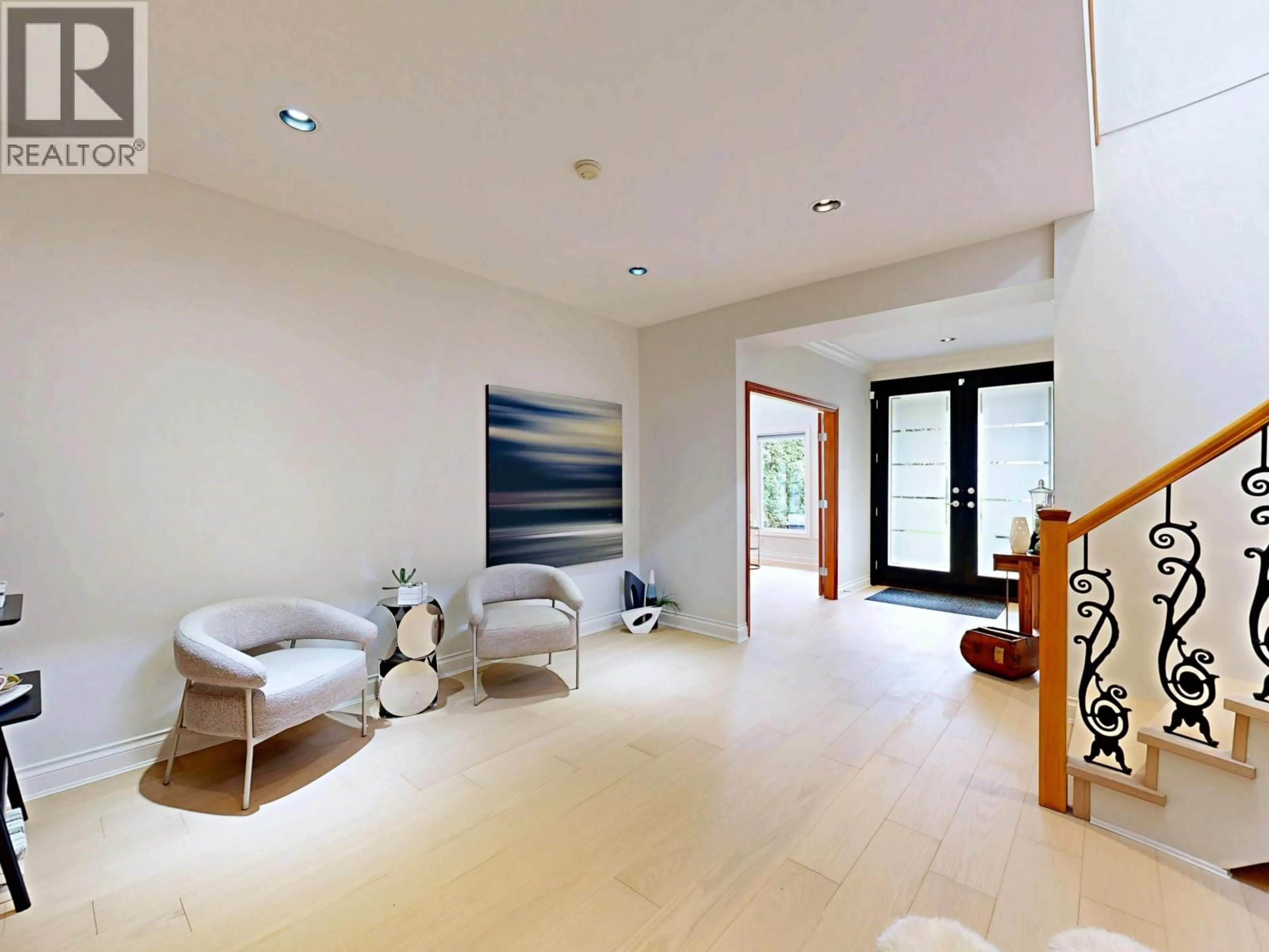 Indoor foyer for 7440 LUDLOW PLACE, Richmond British Columbia V7C2Z6