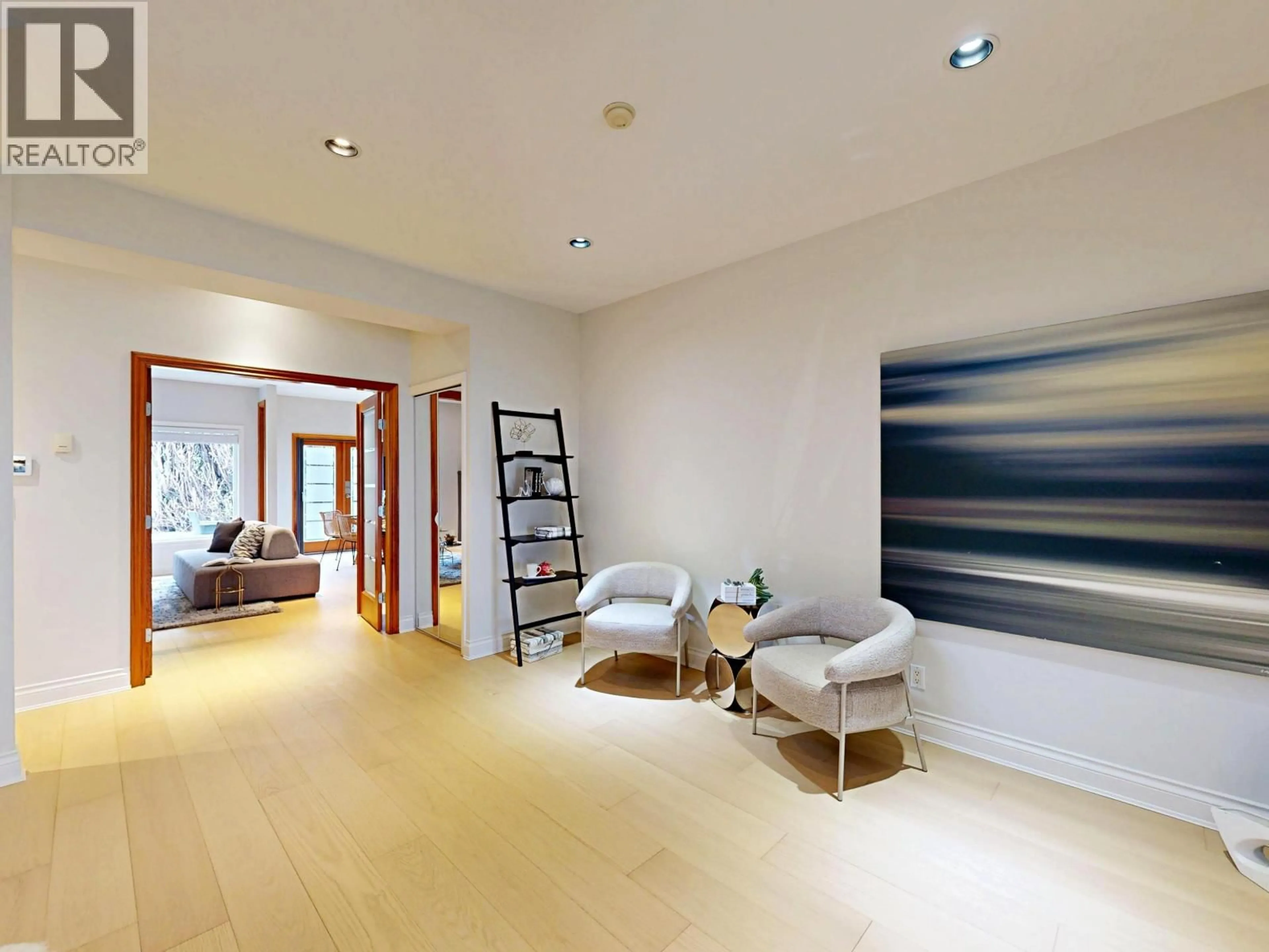 Indoor foyer for 7440 LUDLOW PLACE, Richmond British Columbia V7C2Z6