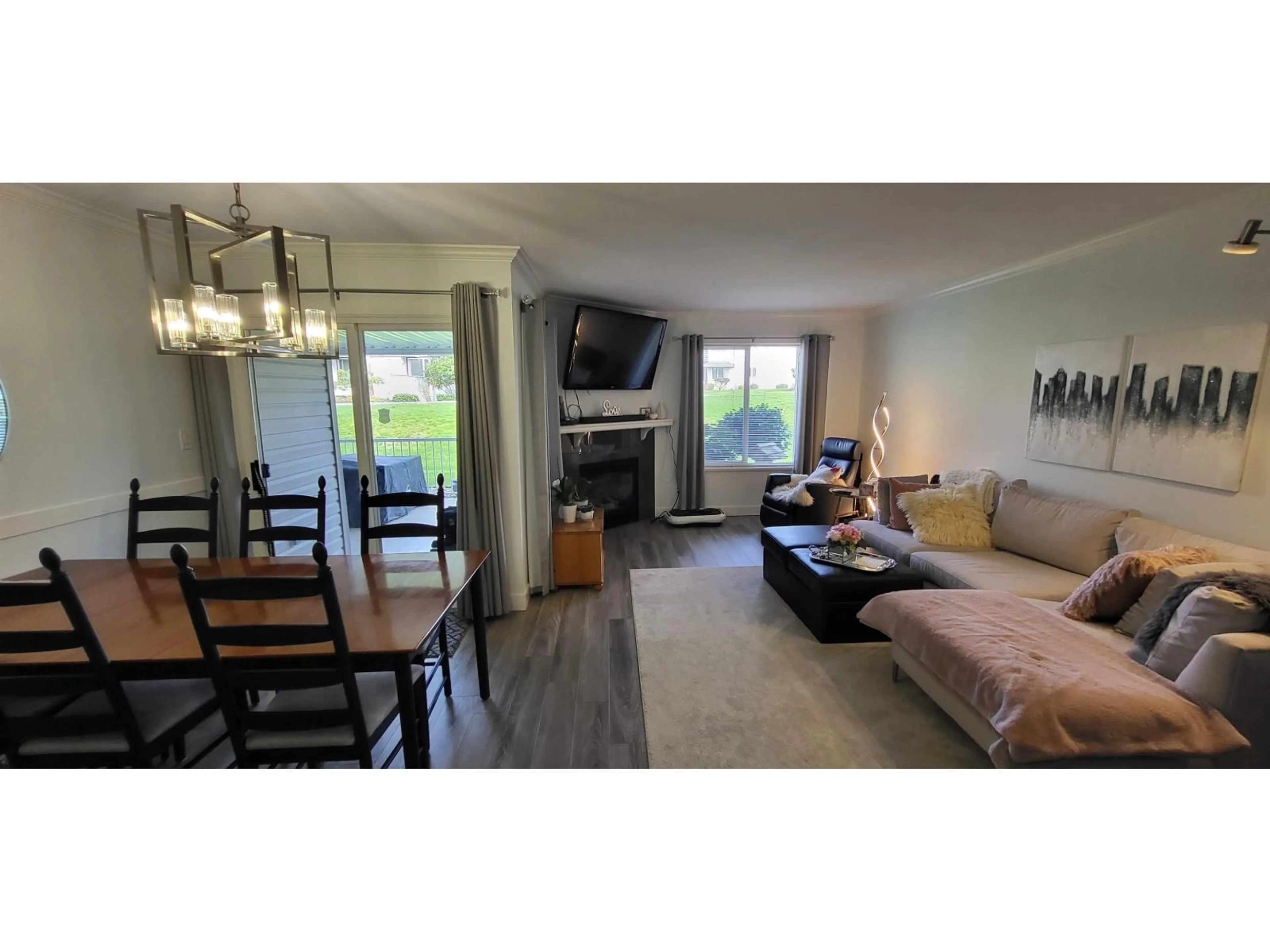 Living room with furniture, wood/laminate floor for 59 - 15020 66A AVENUE, Surrey British Columbia V3S2A5