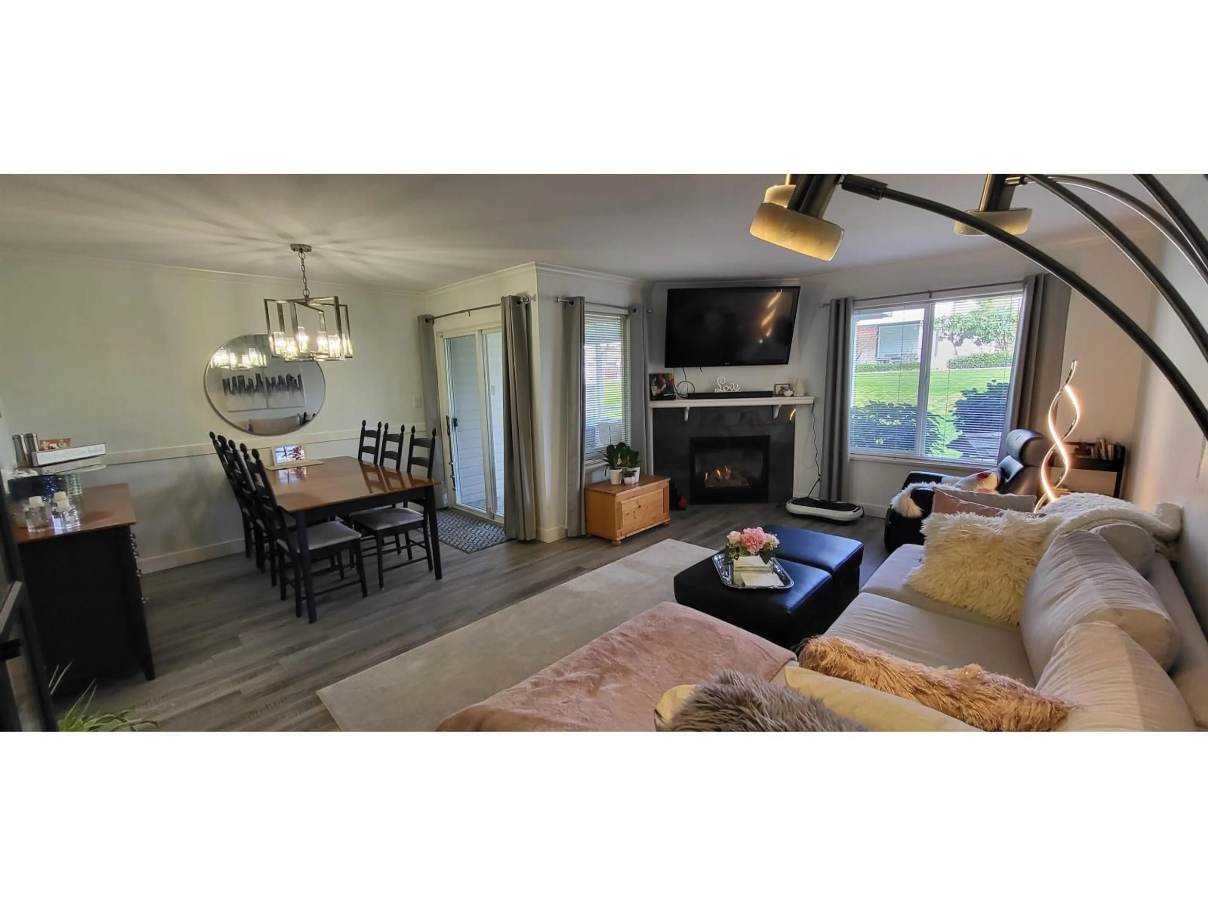 Living room with furniture, wood/laminate floor for 59 - 15020 66A AVENUE, Surrey British Columbia V3S2A5