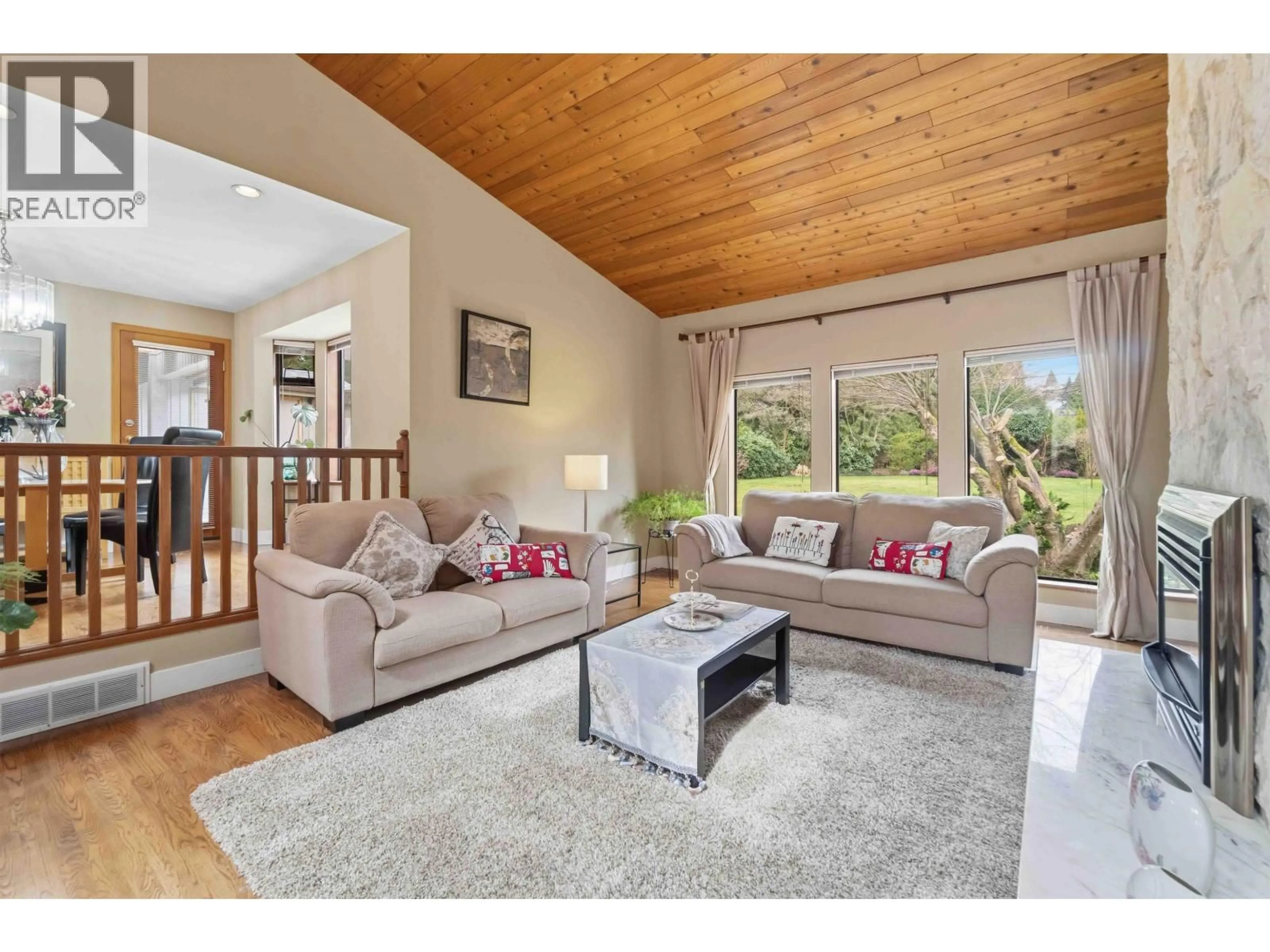 Living room with furniture, wood/laminate floor for 5541 GILPIN STREET, Burnaby British Columbia V5G2H8