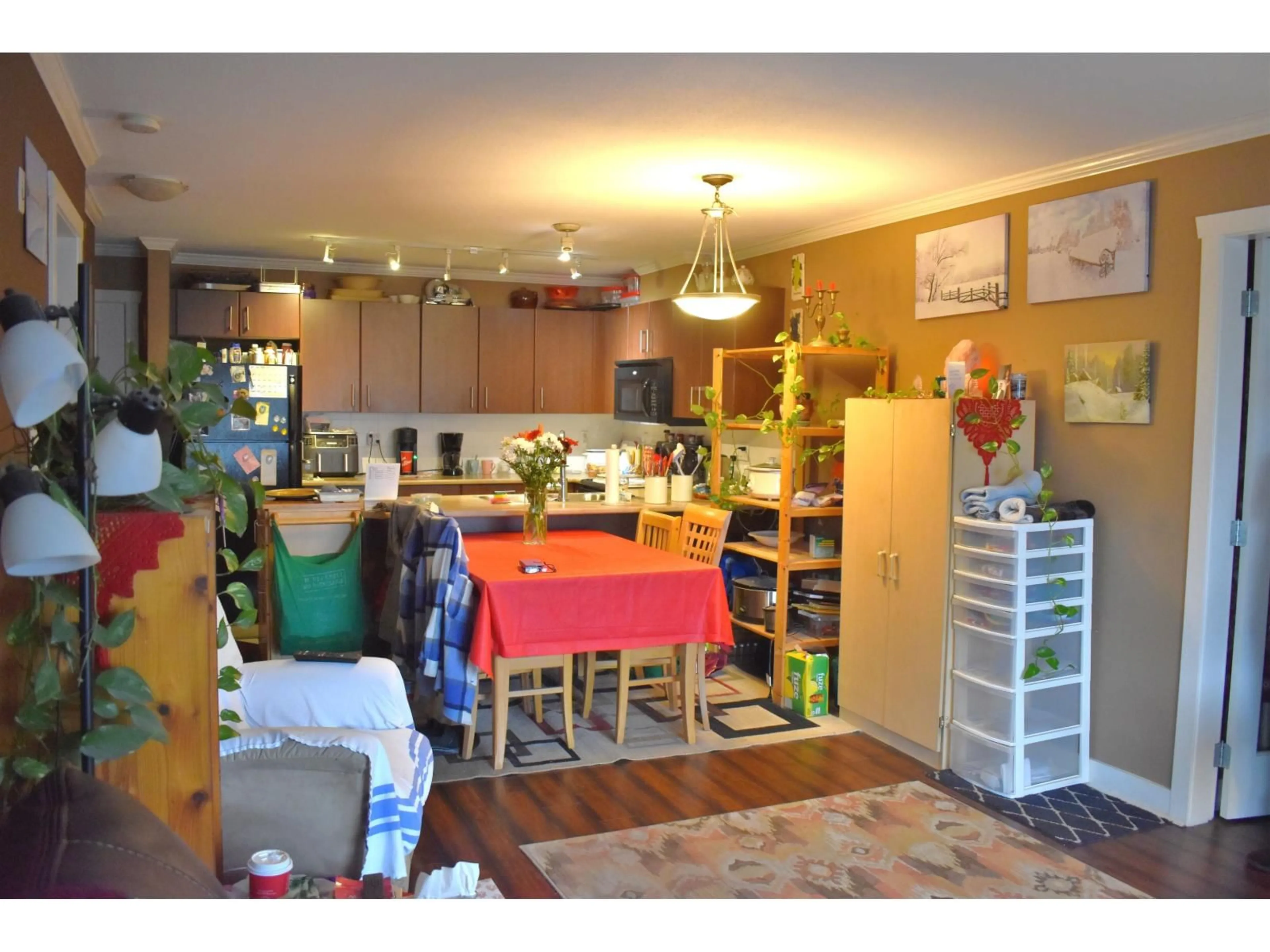Open concept kitchen, unknown for 402 - 45559 YALE ROAD, Chilliwack British Columbia V2P0B1