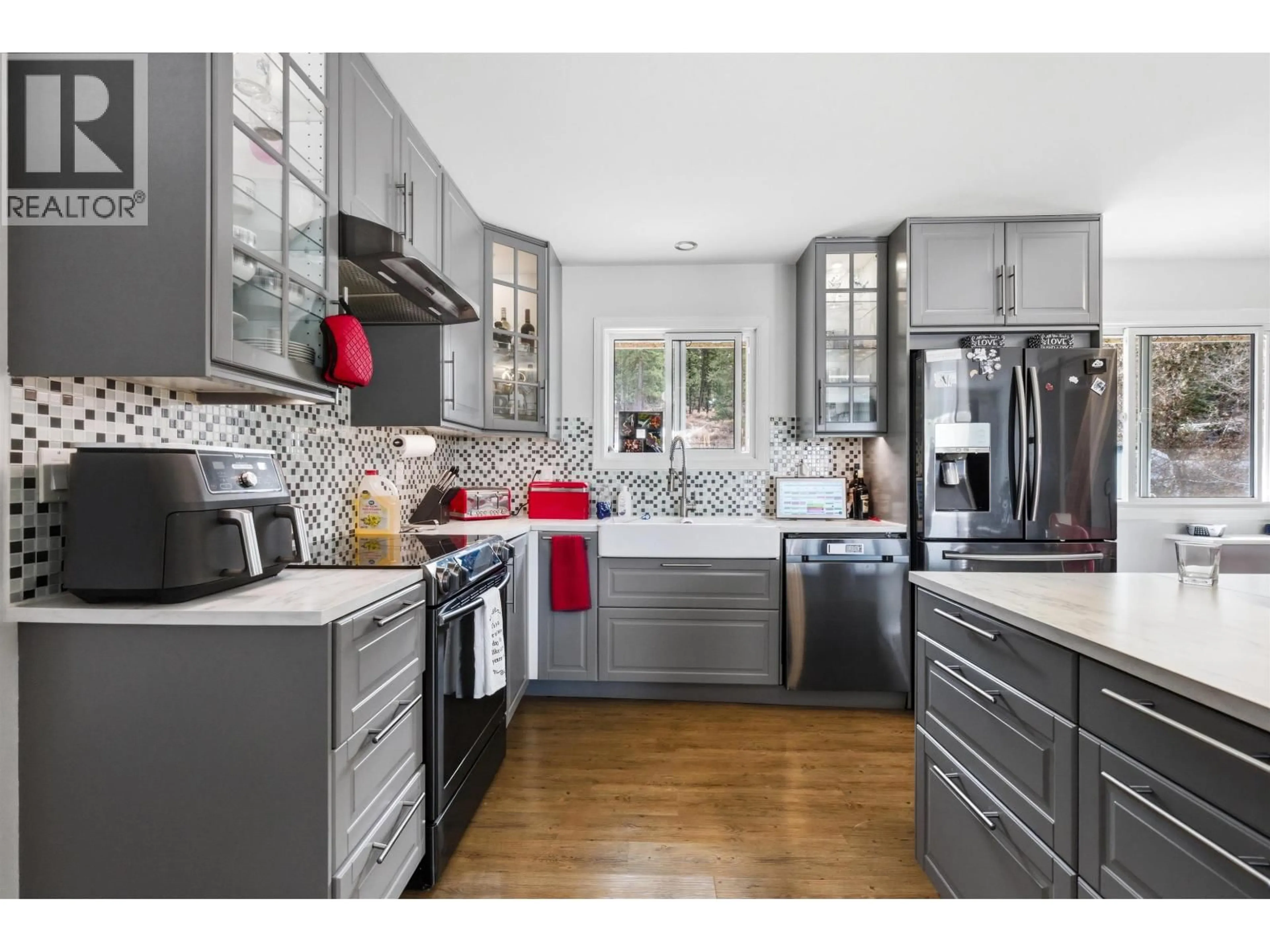 Open concept kitchen, unknown for 411 RICHARD STREET, Esler / Dog Creek British Columbia V2G3L8