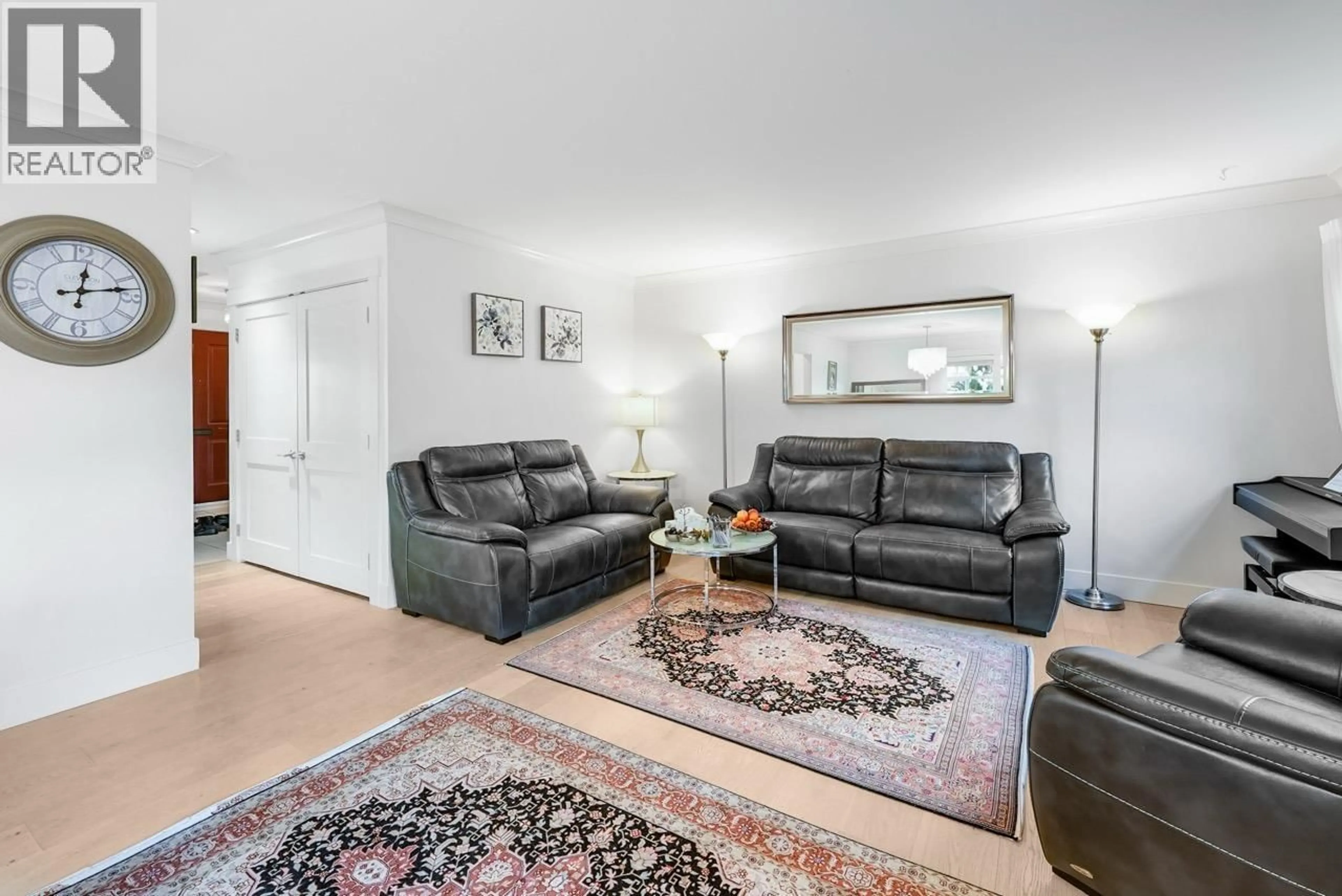 Living room with furniture, unknown for 38 - 889 TOBRUCK AVENUE, North Vancouver British Columbia V7P1V9