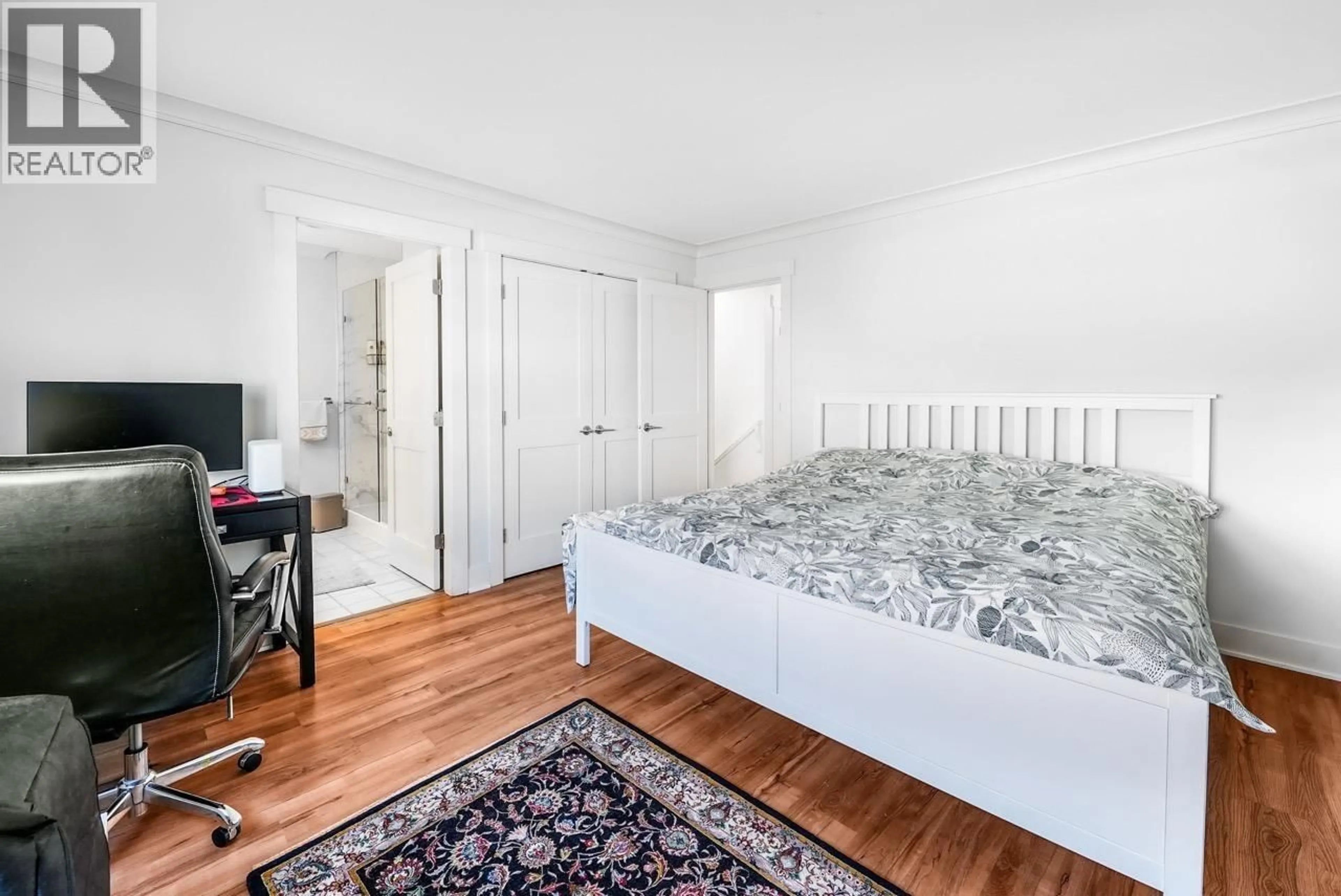 Bedroom with bed, unknown for 38 - 889 TOBRUCK AVENUE, North Vancouver British Columbia V7P1V9