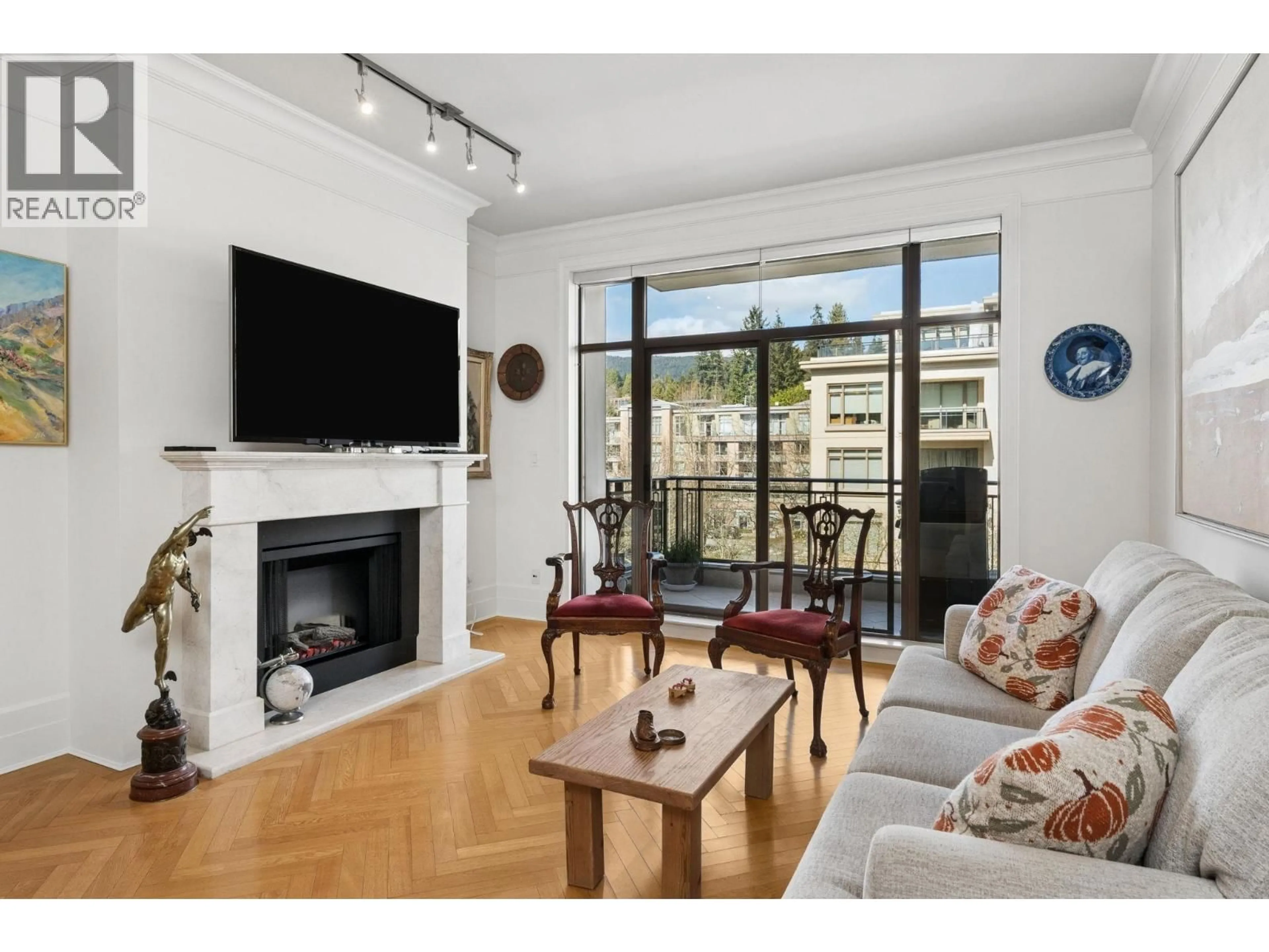 Living room with furniture, wood/laminate floor for 300 - 568 WATERS EDGE CRESCENT, West Vancouver British Columbia V7T0A2