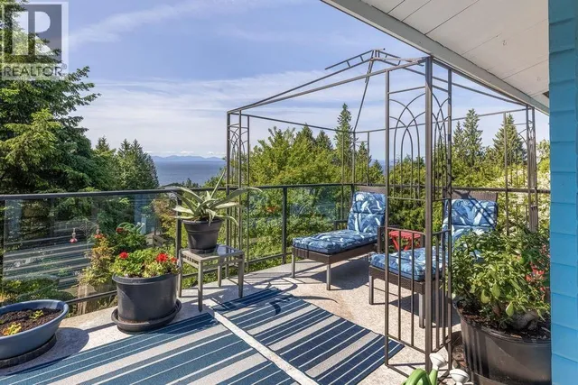 1419 CHASTER ROAD, Gibsons 2