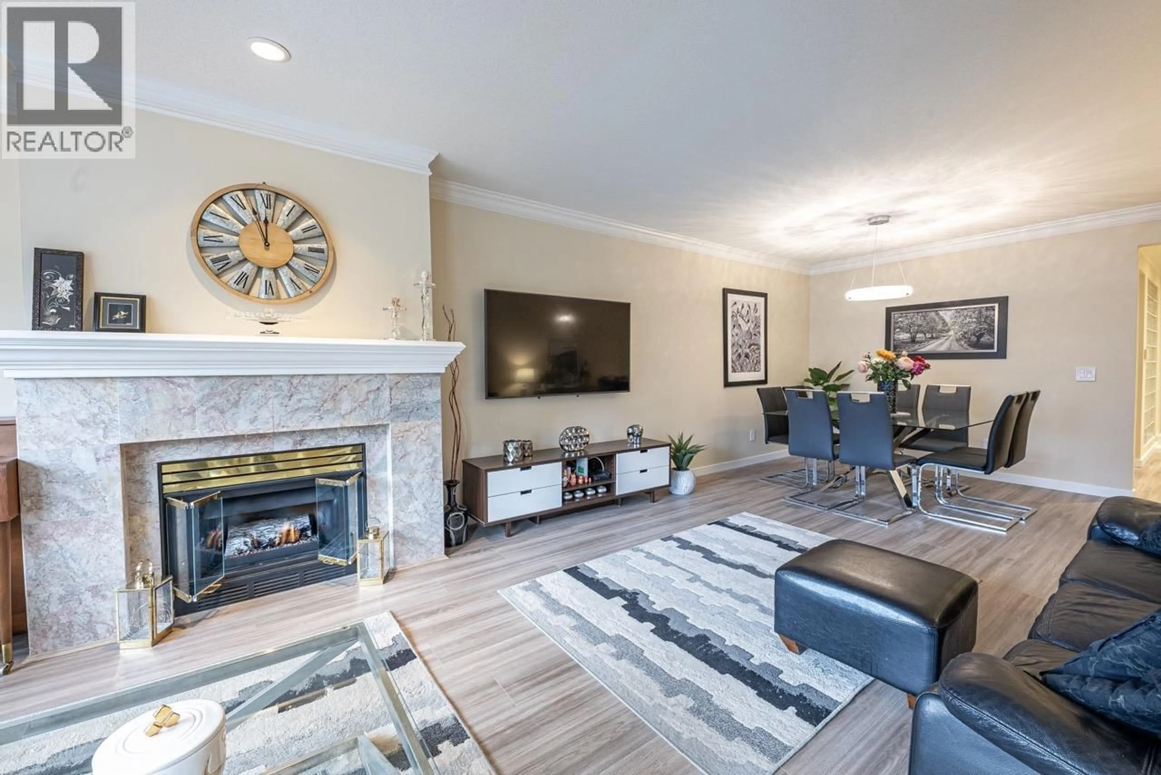 Living room with furniture, unknown for 206 - 3151 WOODBINE DRIVE, North Vancouver British Columbia V7R2S4