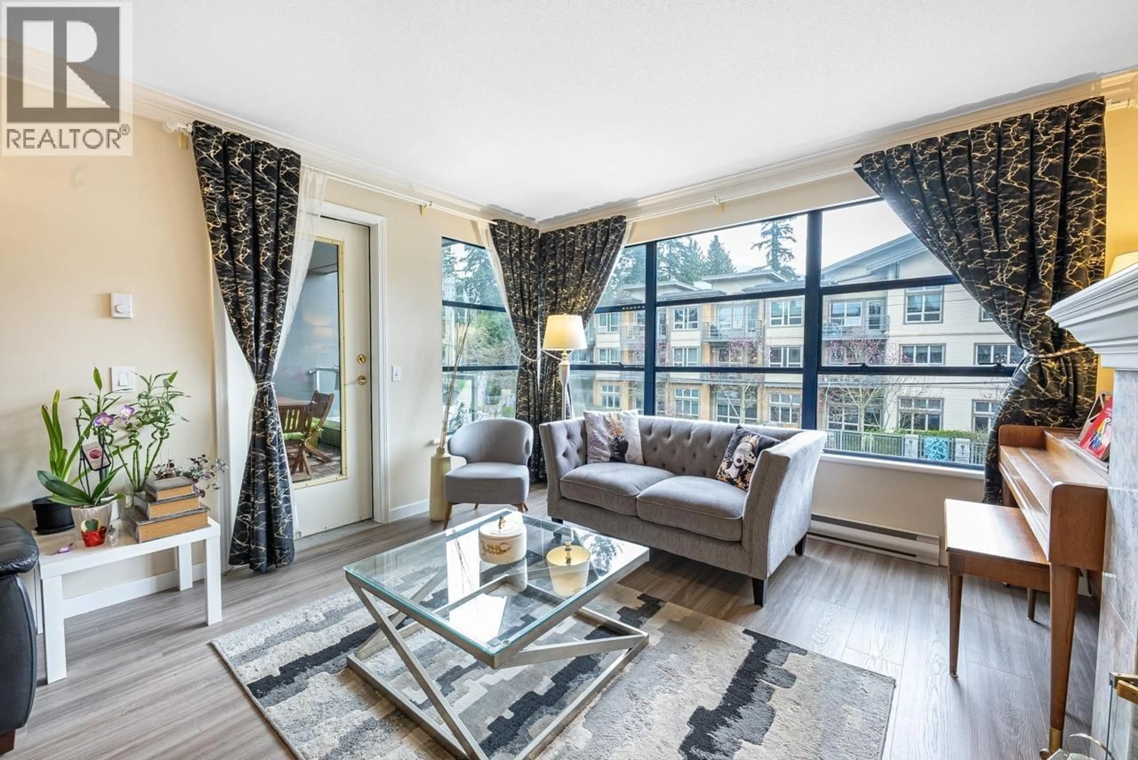 Living room with furniture, wood/laminate floor for 206 - 3151 WOODBINE DRIVE, North Vancouver British Columbia V7R2S4