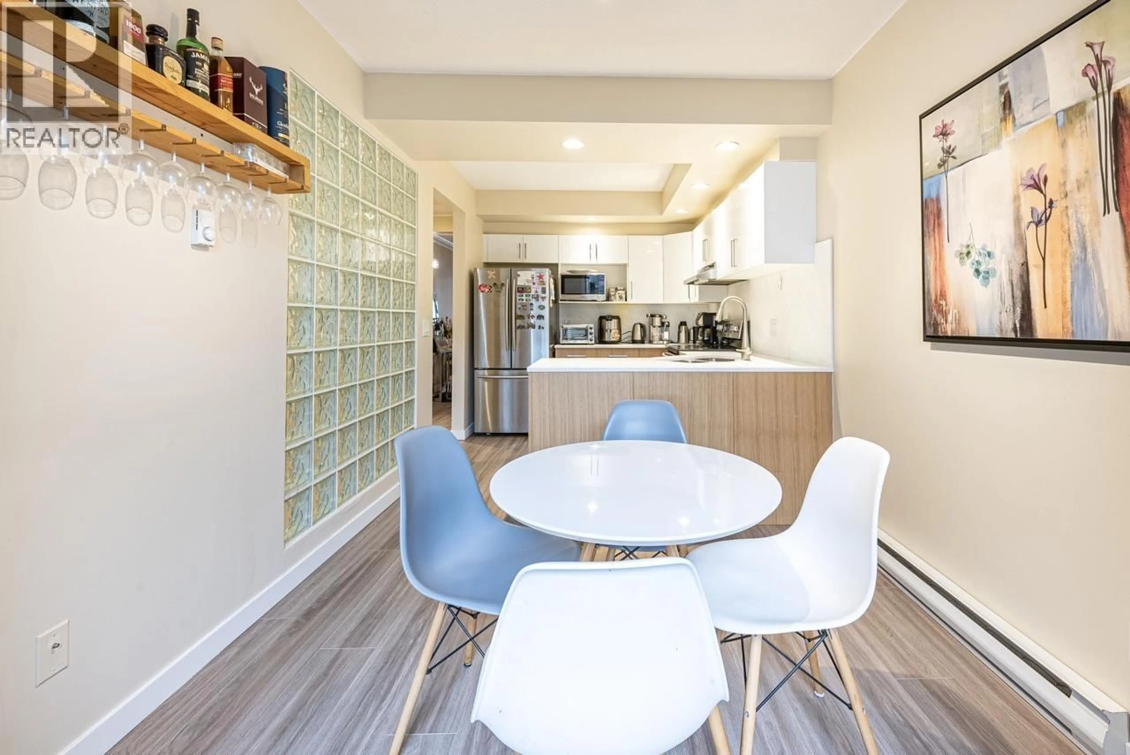 Contemporary kitchen, unknown for 206 - 3151 WOODBINE DRIVE, North Vancouver British Columbia V7R2S4