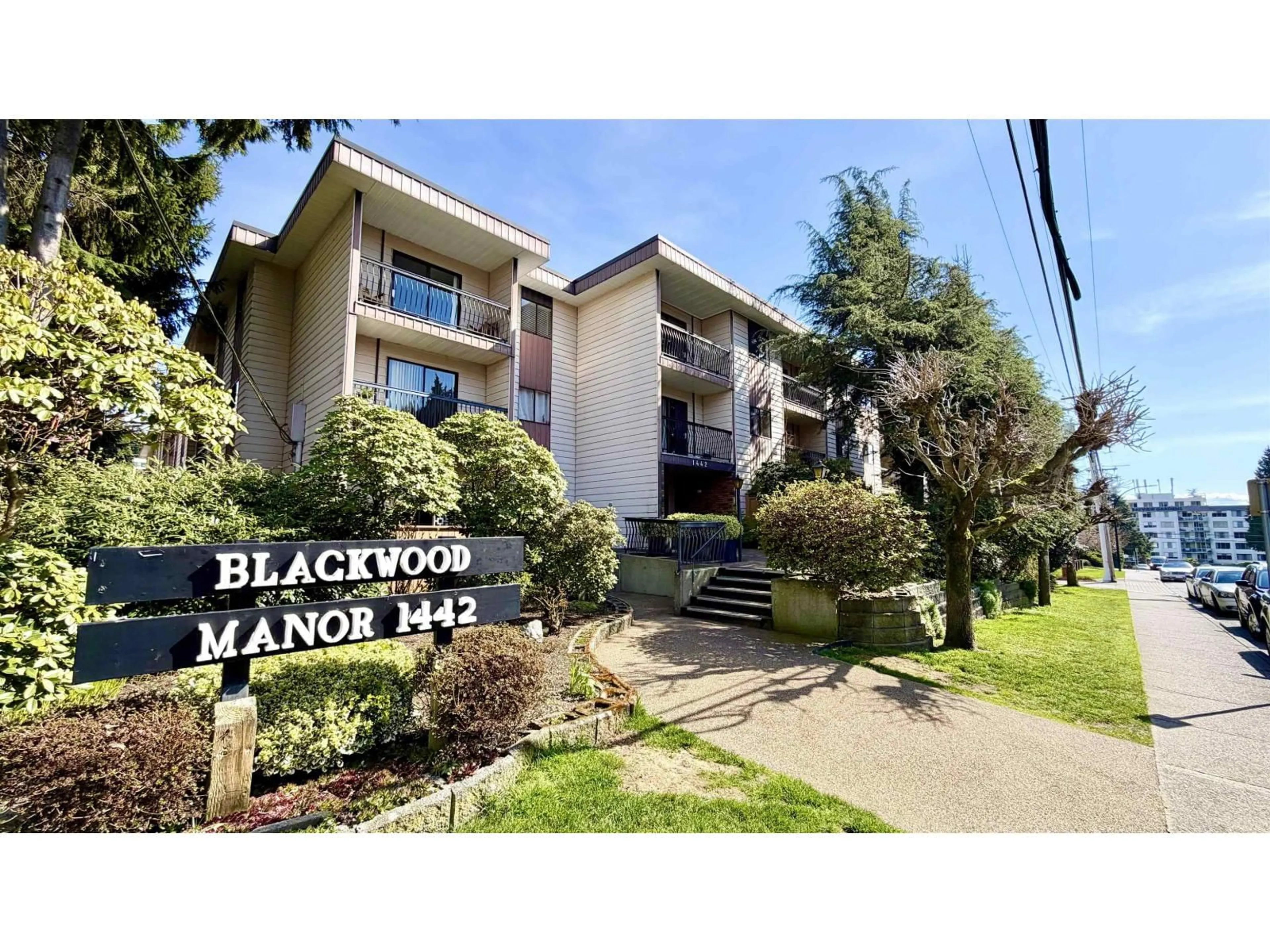 A pic from outside/outdoor area/front of a property/back of a property/a pic from drone, unknown for 304 - 1442 BLACKWOOD STREET, White Rock British Columbia V4B3V4