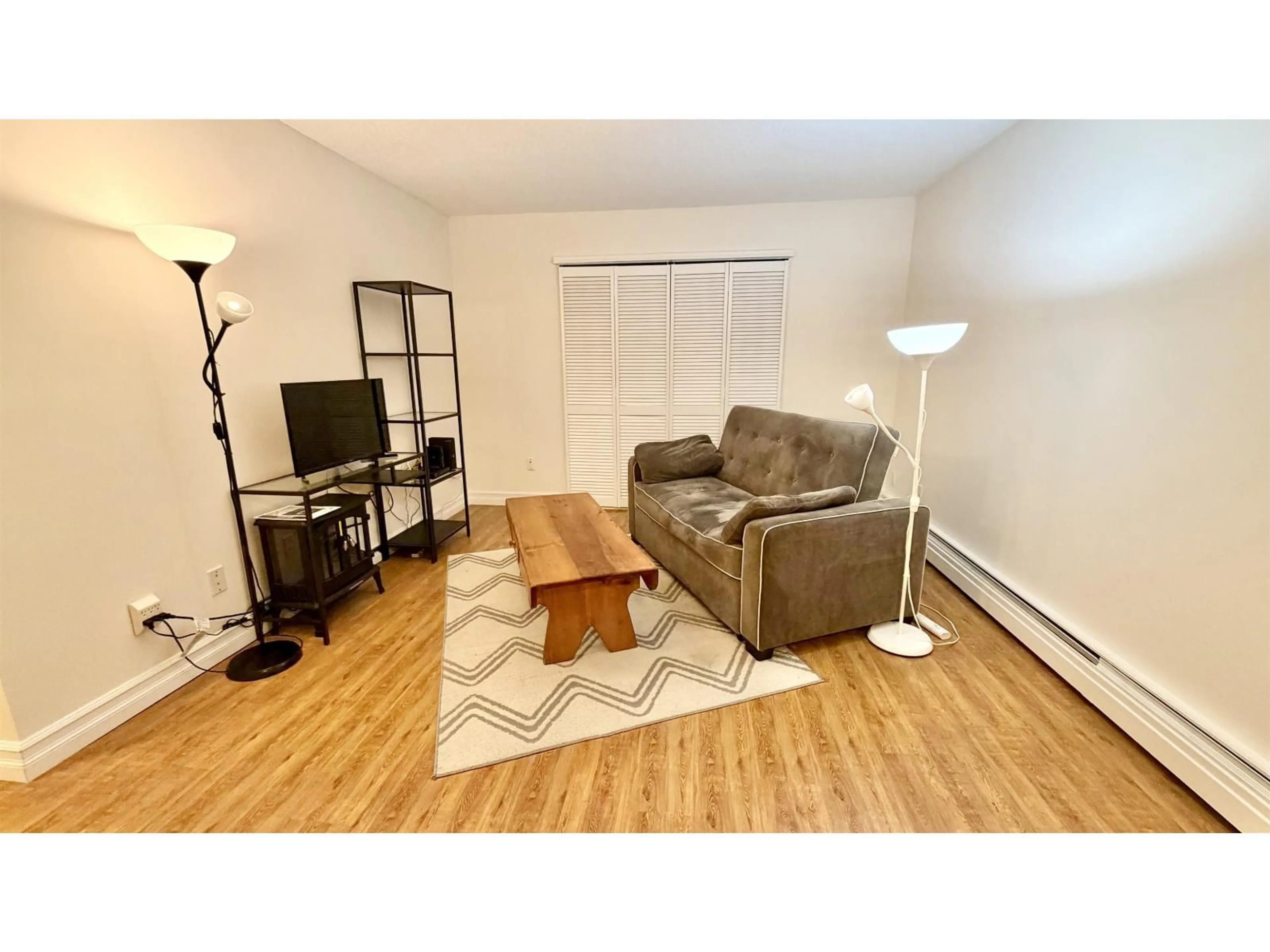 Living room with furniture, wood/laminate floor for 304 - 1442 BLACKWOOD STREET, White Rock British Columbia V4B3V4