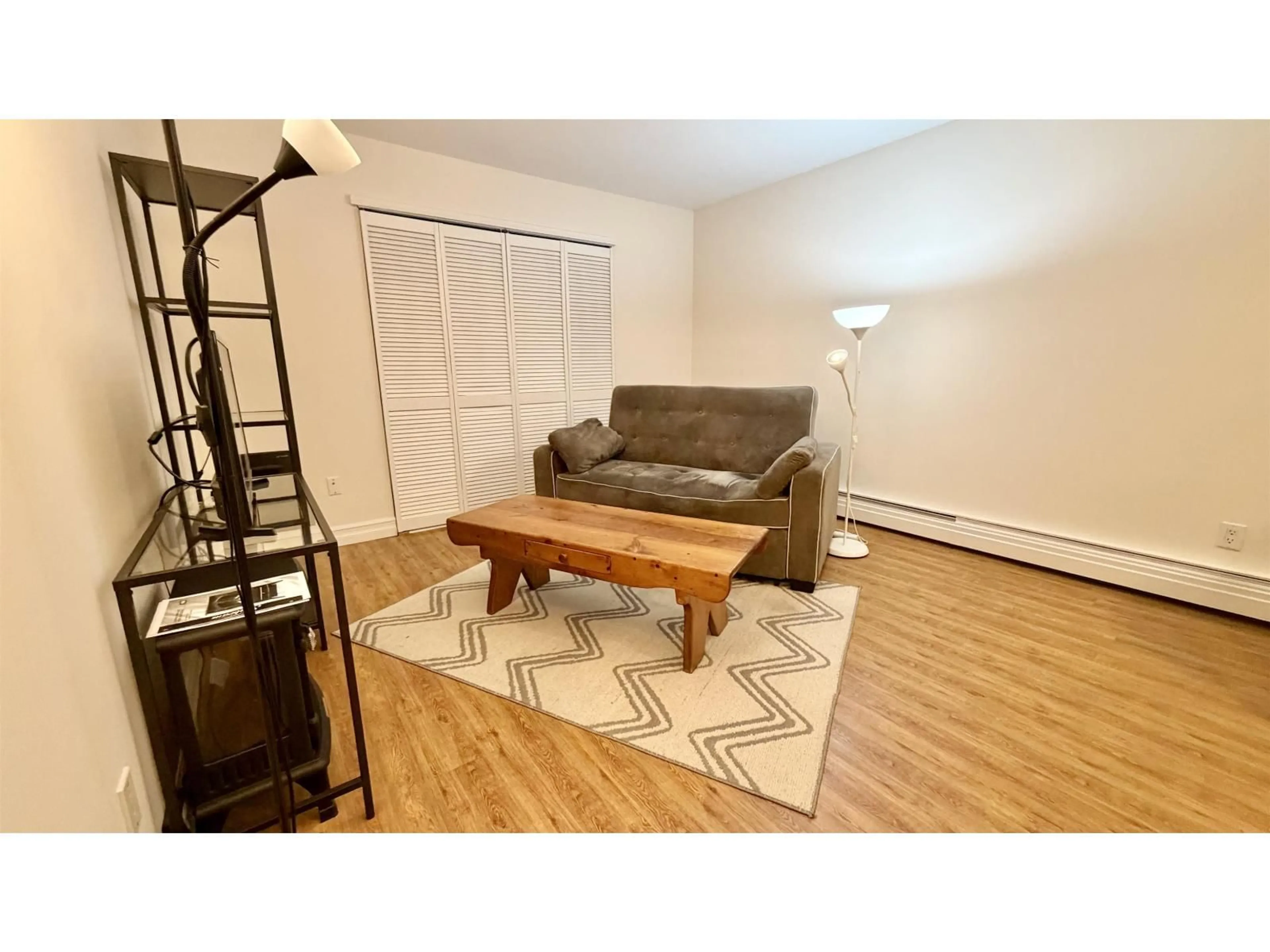 Living room with furniture, wood/laminate floor for 304 - 1442 BLACKWOOD STREET, White Rock British Columbia V4B3V4