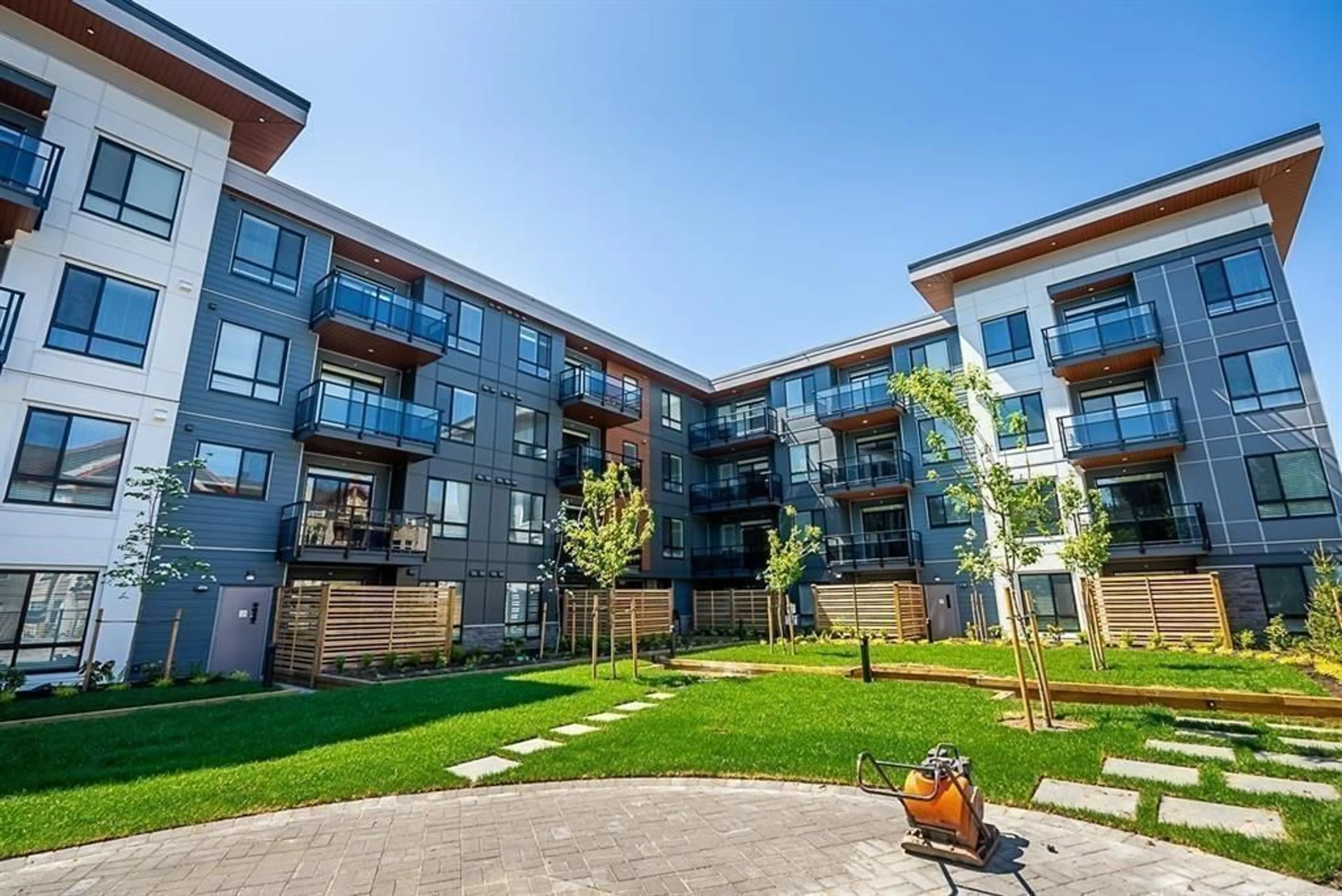 Patio, building for 410 - 19825 54 AVENUE, Langley British Columbia V3A0P6