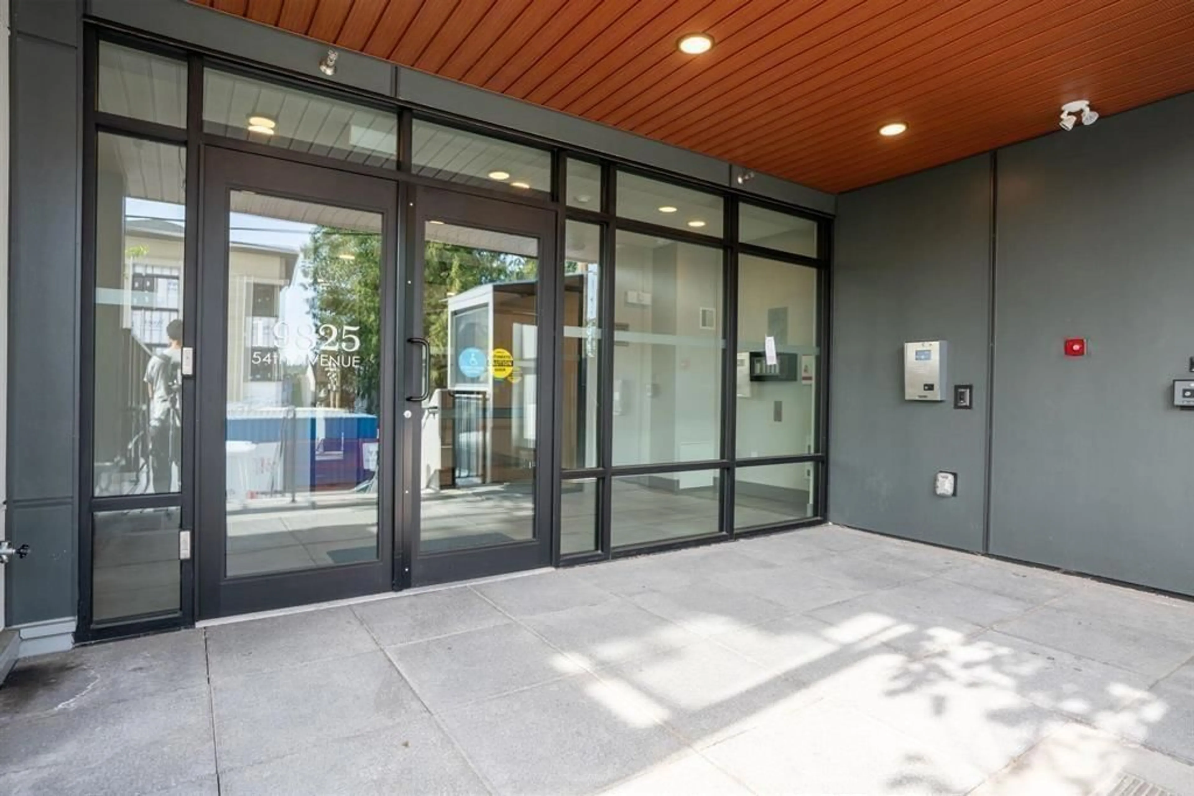 Indoor foyer for 410 - 19825 54 AVENUE, Langley British Columbia V3A0P6