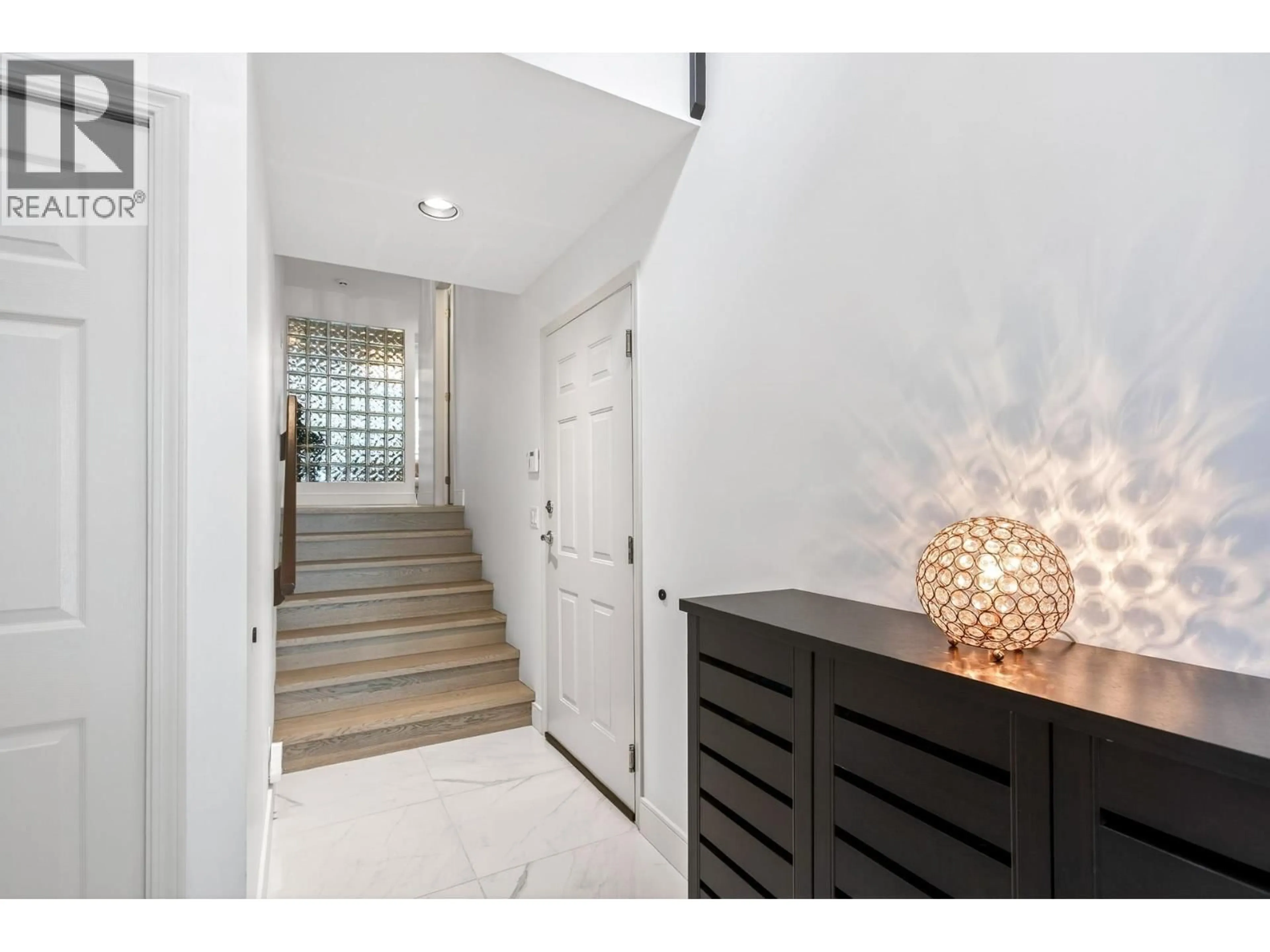 Indoor entryway for 46A DEERWOOD PLACE, Port Moody British Columbia V3H4X7
