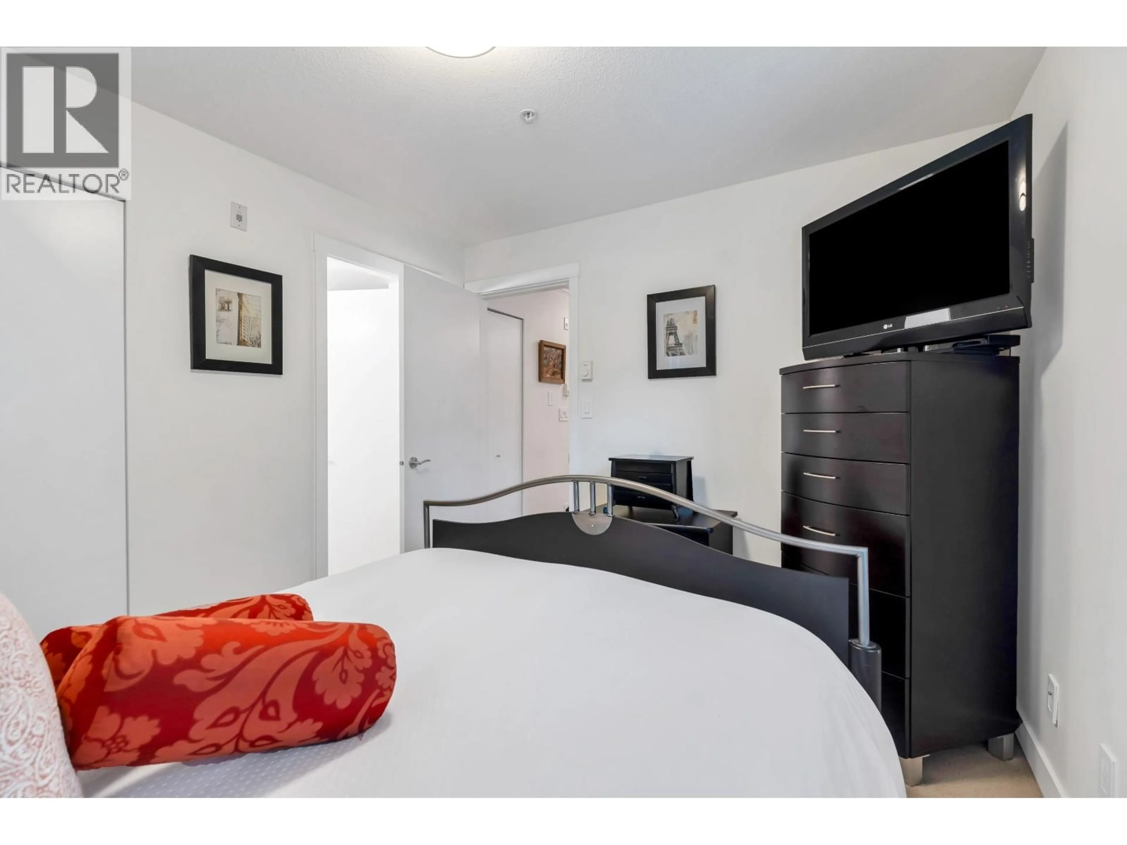 A pic of a room for 102 - 736 W 14TH AVENUE, Vancouver British Columbia V5Z1P9