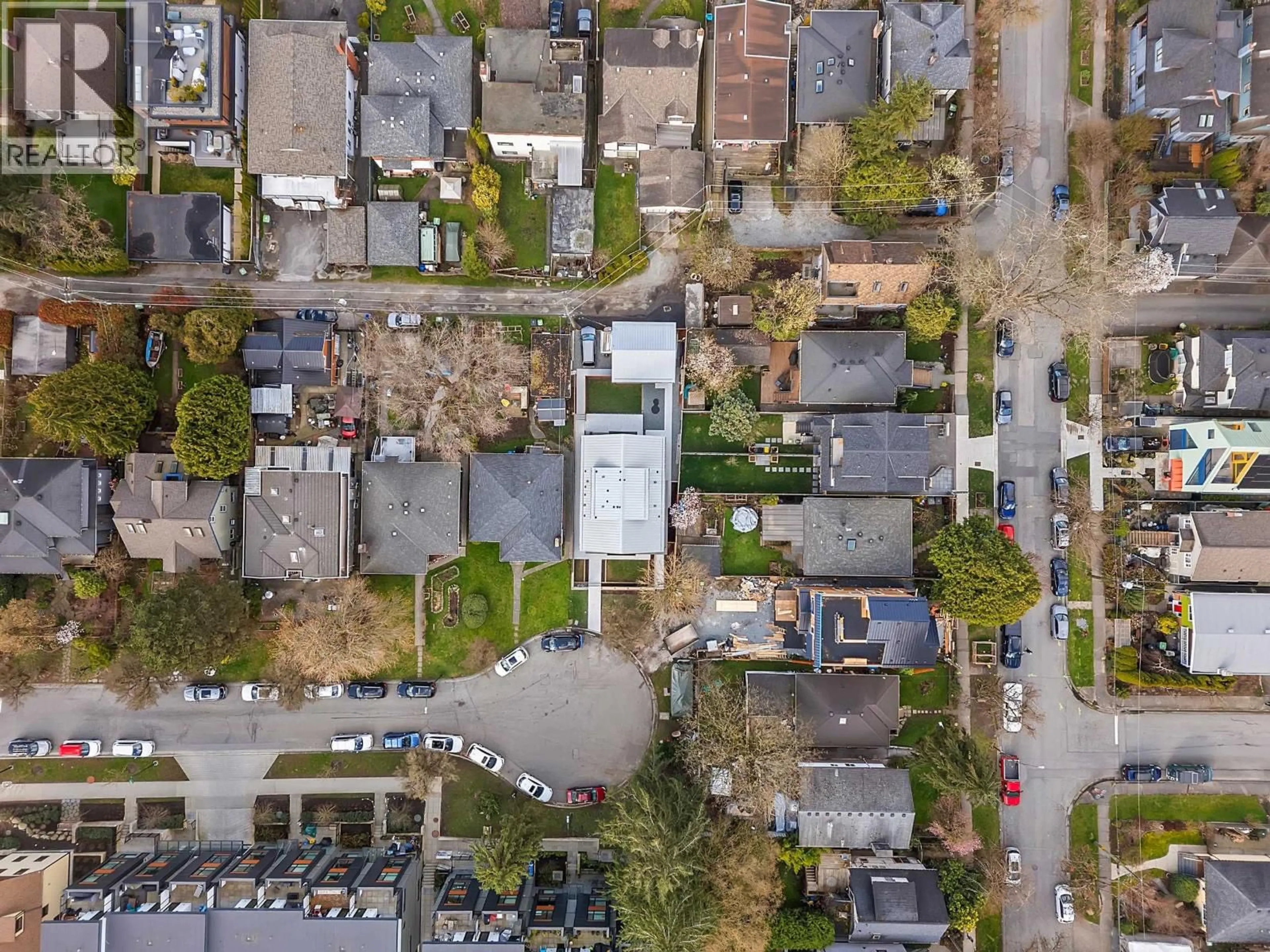 A pic from outside/outdoor area/front of a property/back of a property/a pic from drone, street for 1 - 2091 20TH AVENUE, Vancouver British Columbia V5N2L1