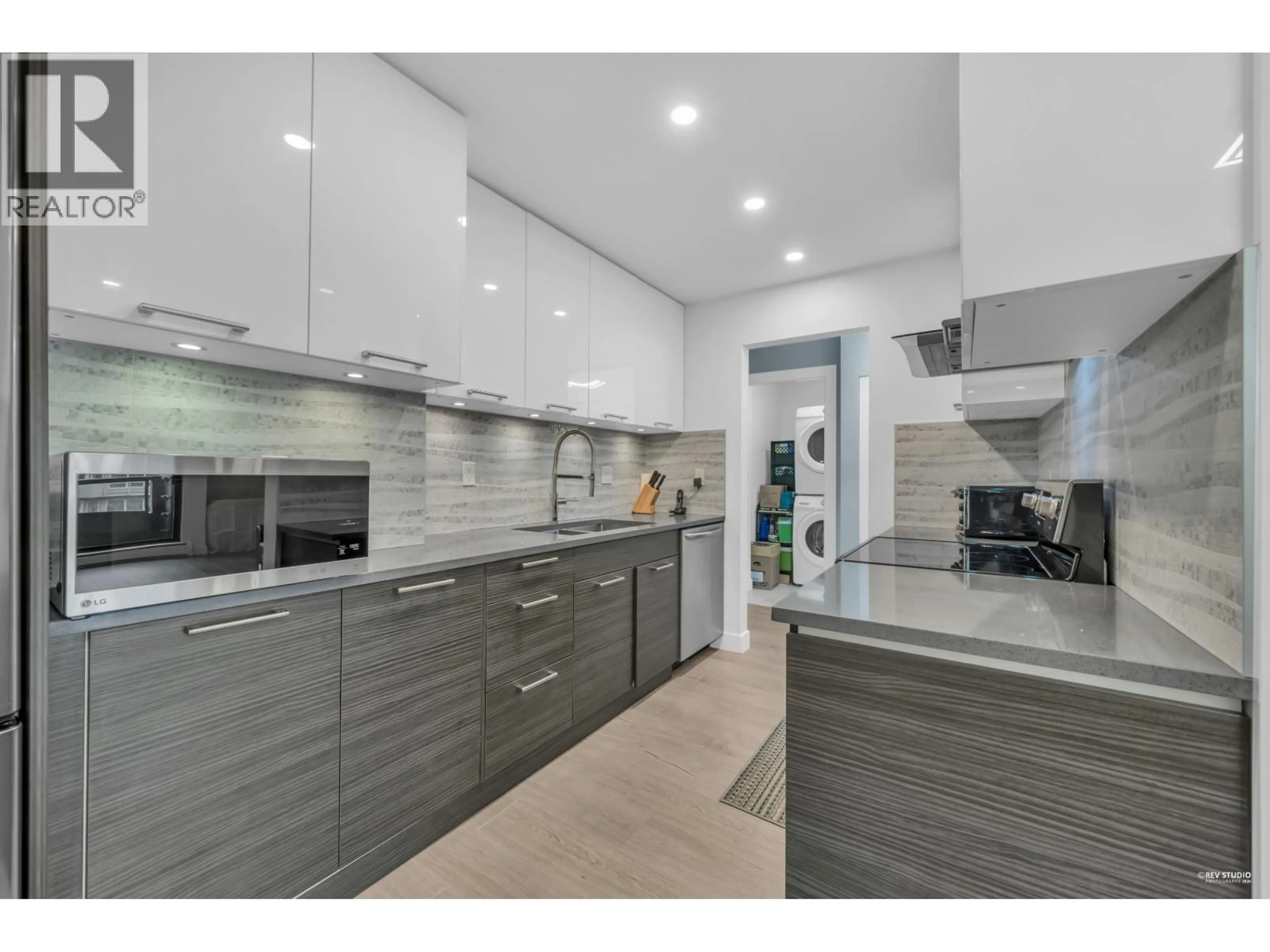 Contemporary kitchen, ceramic/tile floor for 317 - 8600 ACKROYD ROAD, Richmond British Columbia V6X3G1