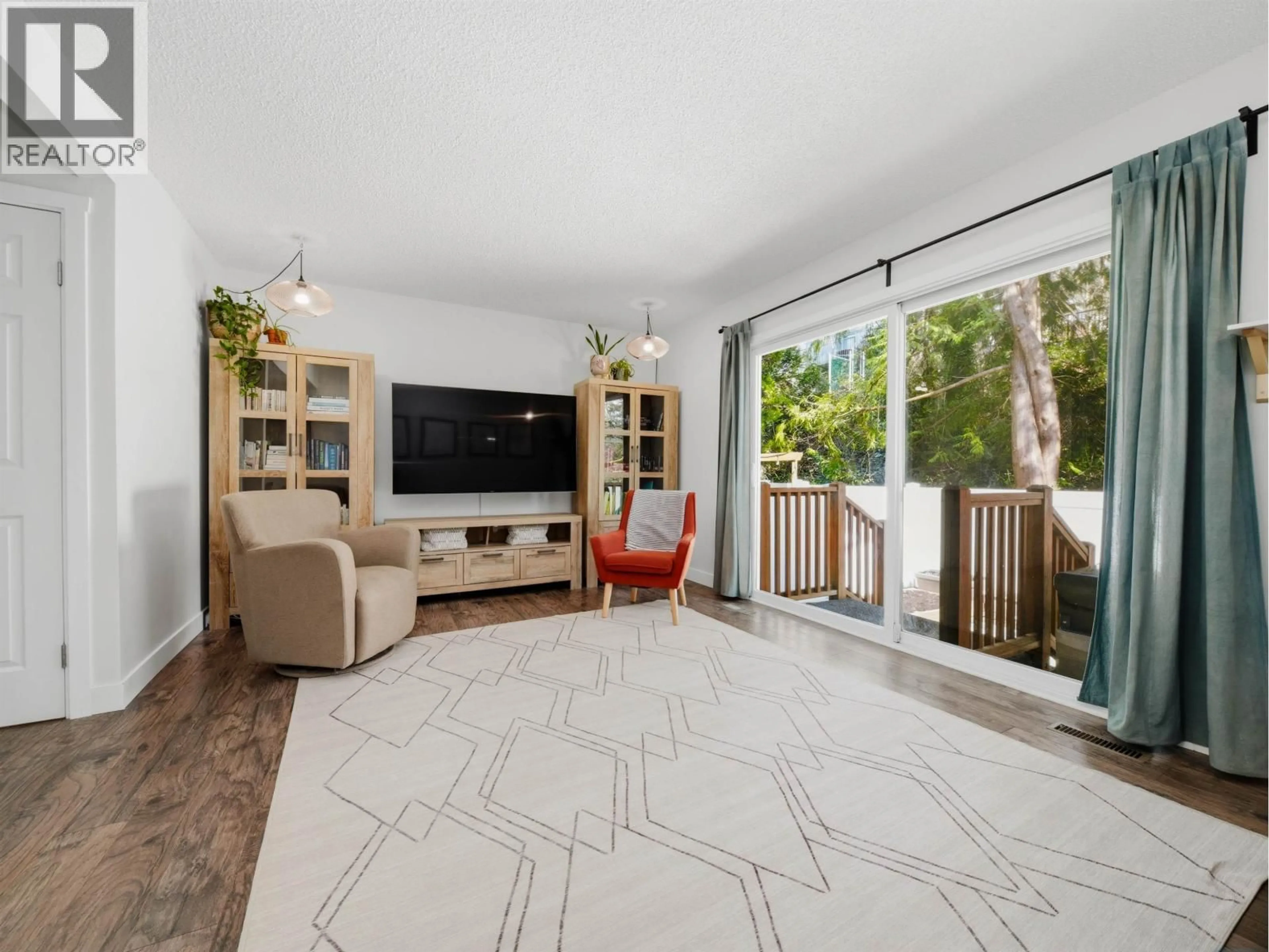 Living room with furniture, ceramic/tile floor for 5 - 300 DECAIRE STREET, Coquitlam British Columbia V3K5P2