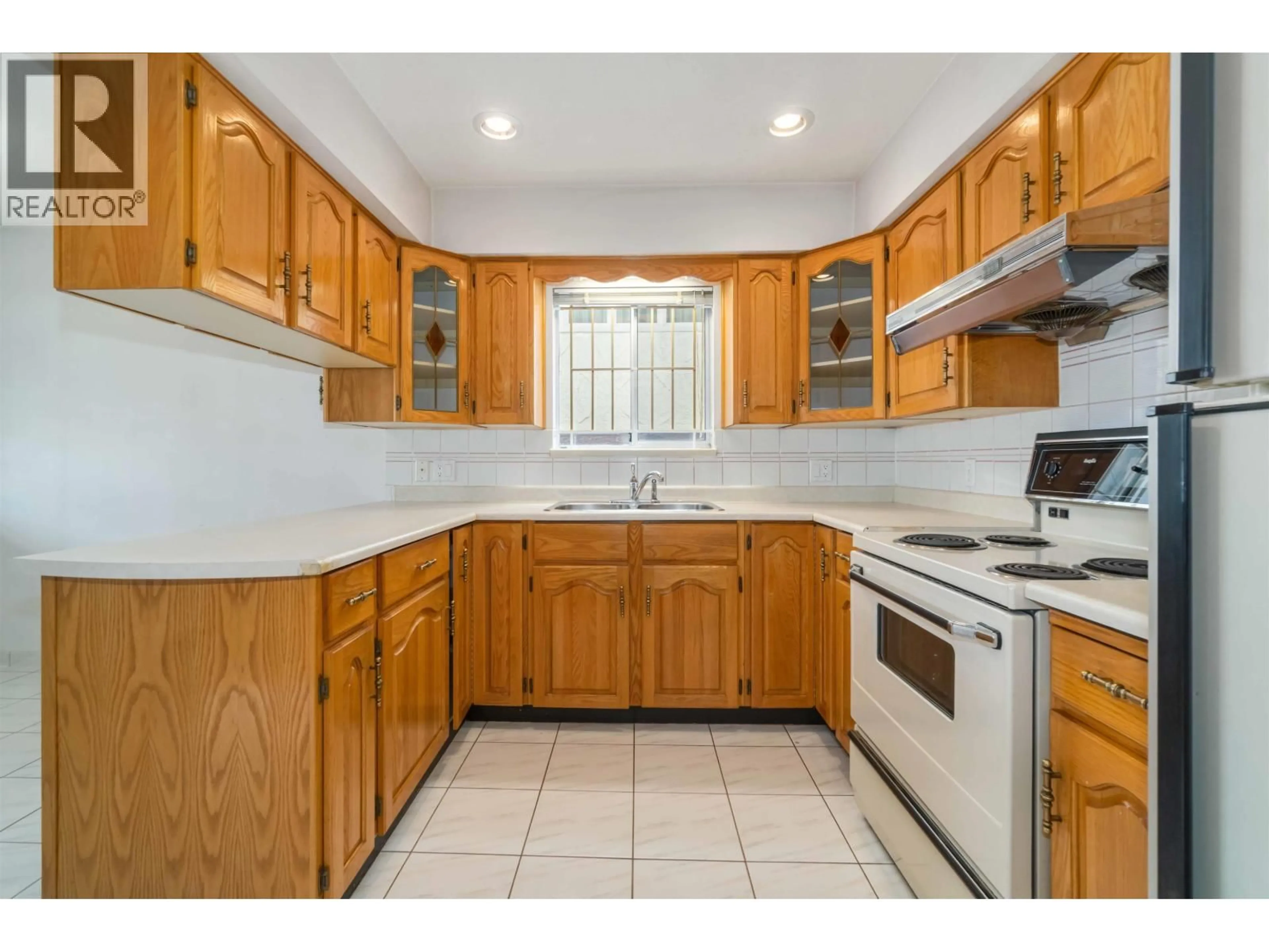 Standard kitchen, ceramic/tile floor for 2667 47TH AVENUE, Vancouver British Columbia V5S1B9