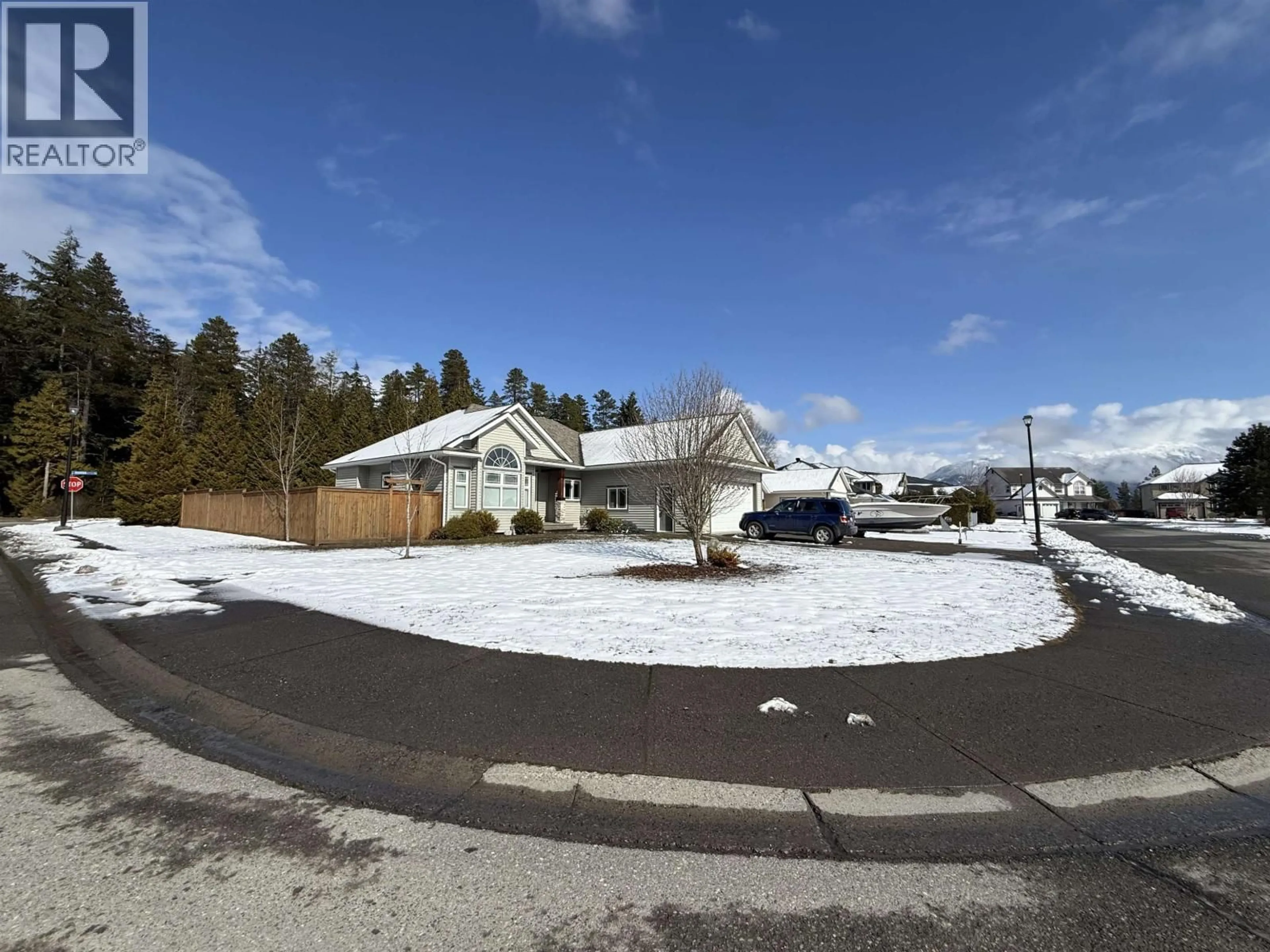 A pic from outside/outdoor area/front of a property/back of a property/a pic from drone, street for 5132 EAGLE PLACE, Terrace British Columbia V8G5T1