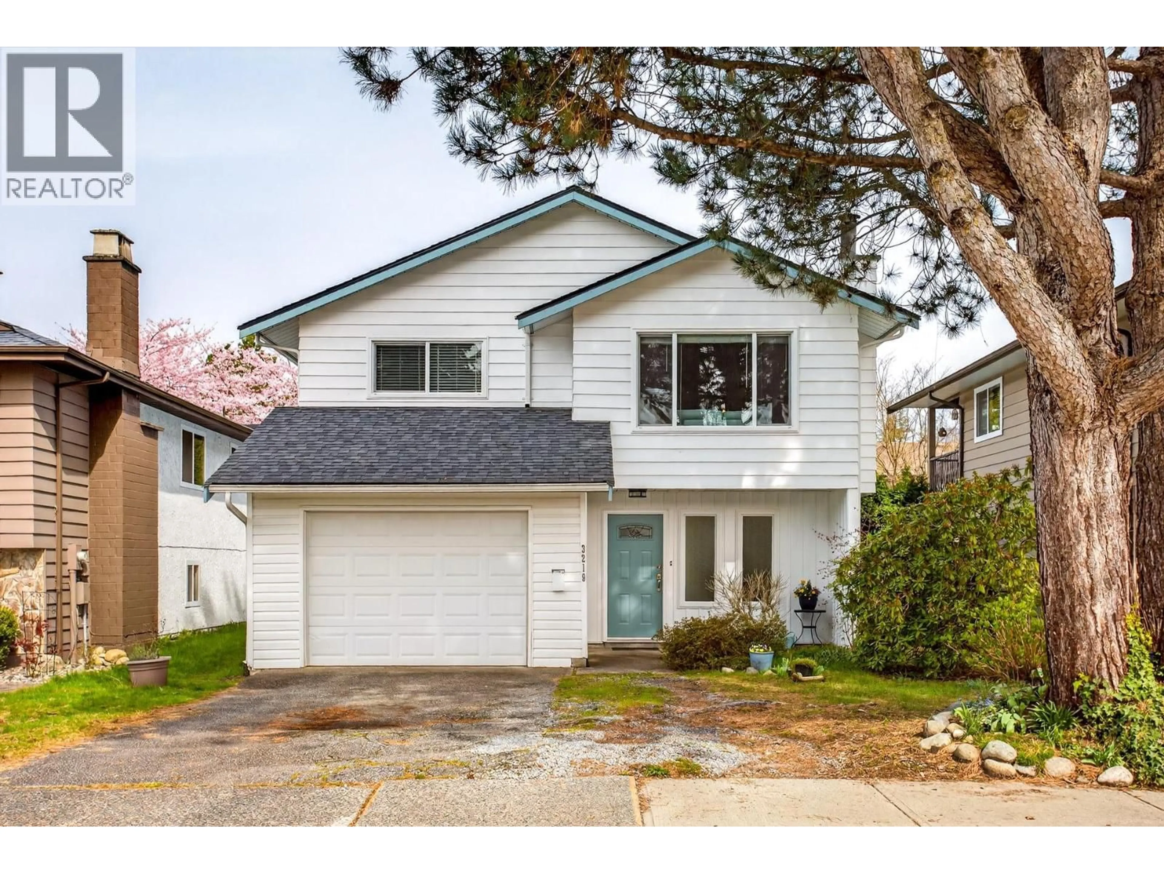 Home with vinyl exterior material, street for 3219 HARWOOD AVENUE, Coquitlam British Columbia V3E1T7