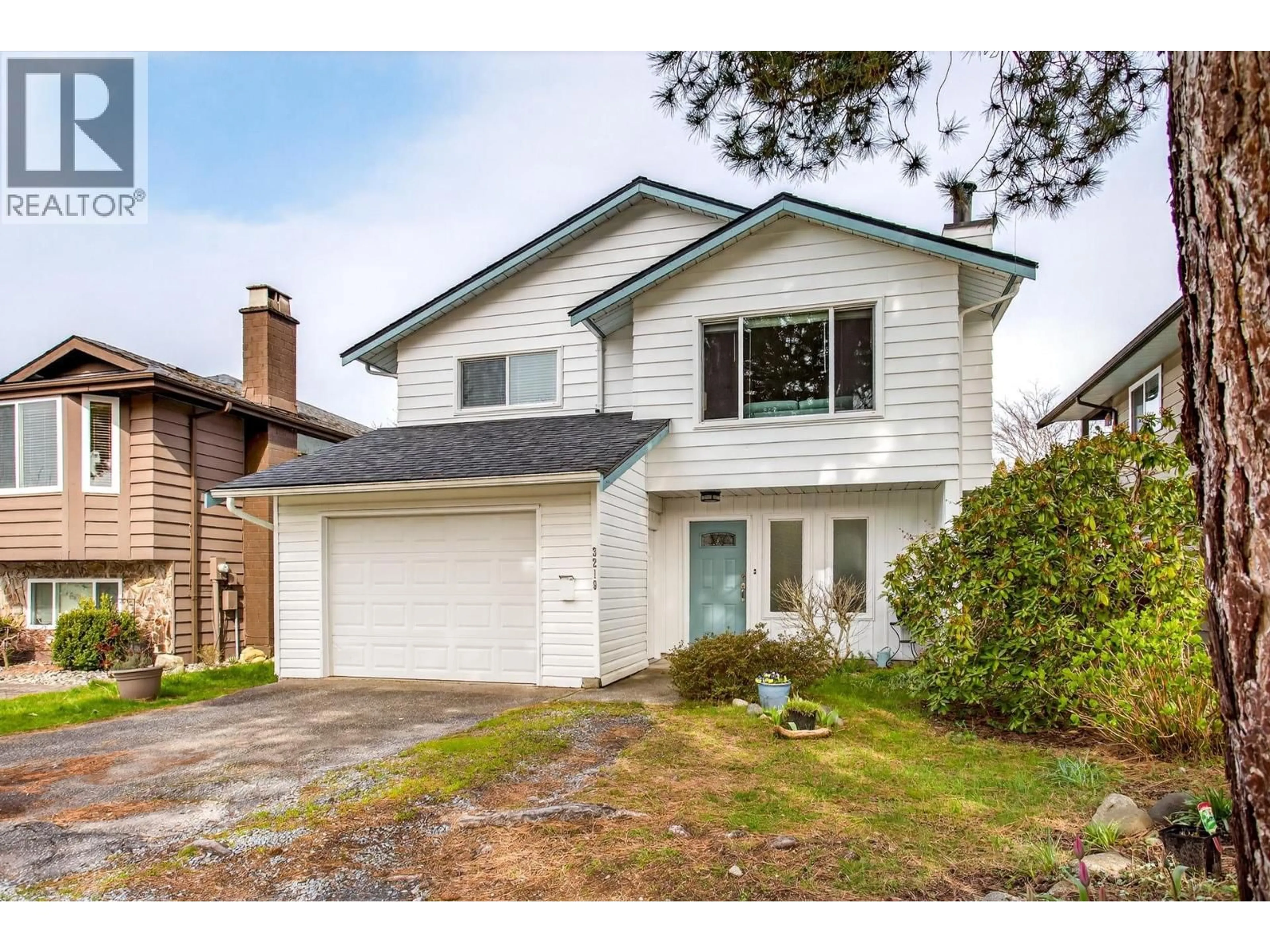 Home with vinyl exterior material, street for 3219 HARWOOD AVENUE, Coquitlam British Columbia V3E1T7