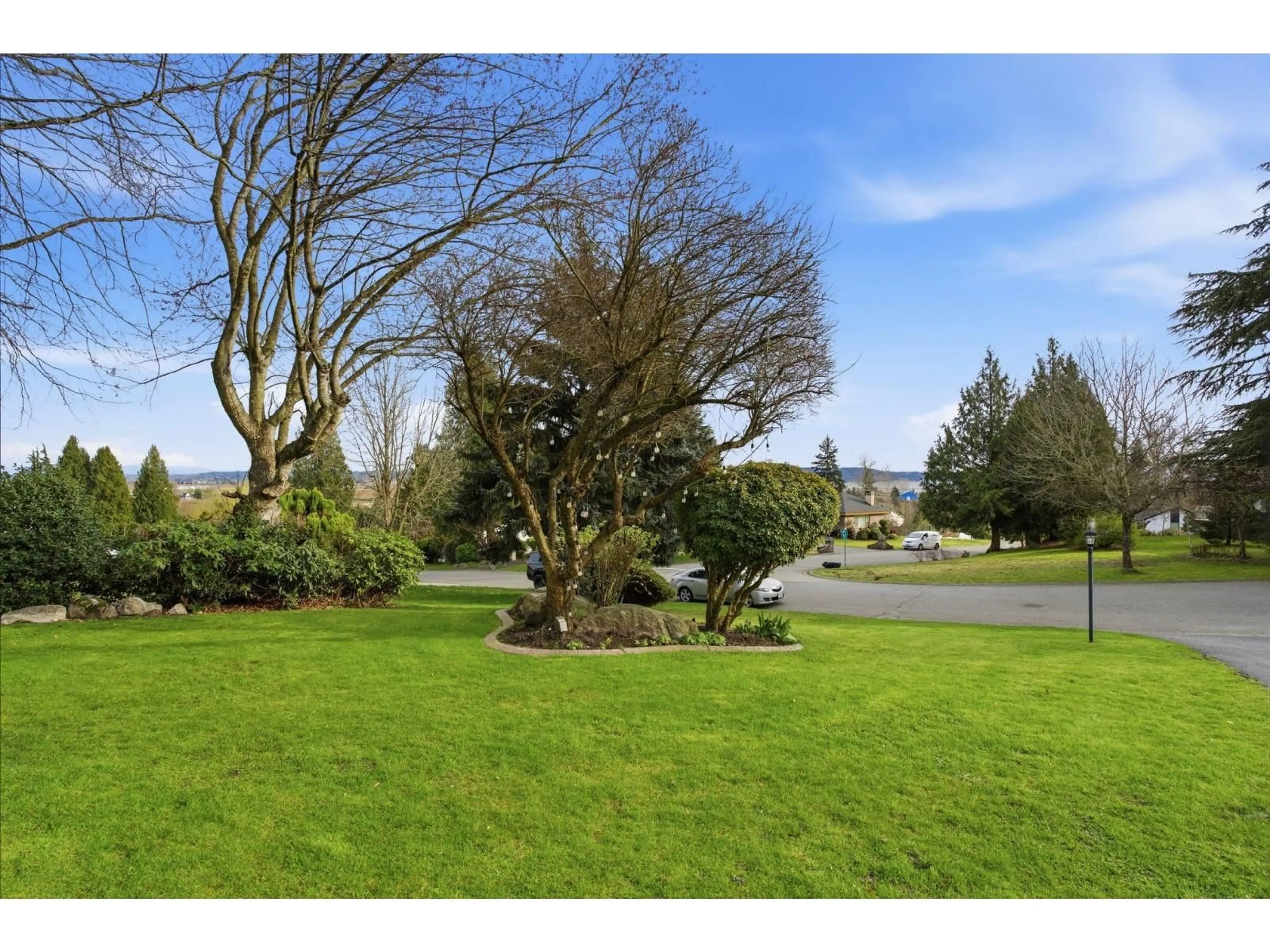 A pic from outside/outdoor area/front of a property/back of a property/a pic from drone, water/lake/river/ocean view for 12891 SOUTHRIDGE DRIVE, Surrey British Columbia V3X3C7