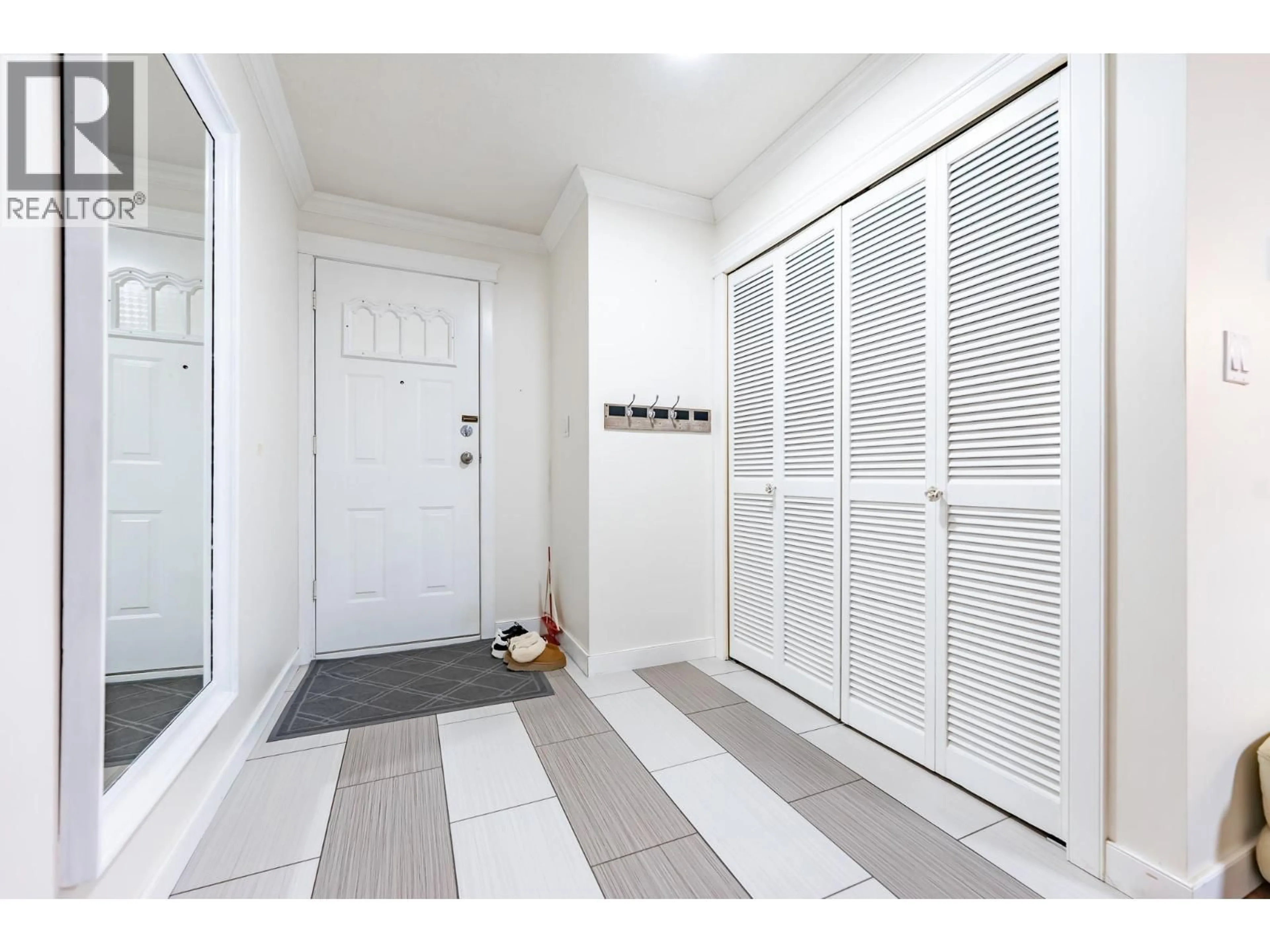 Indoor entryway for 36 - 7540 ABERCROMBIE DRIVE, Richmond British Columbia V6Y3J8