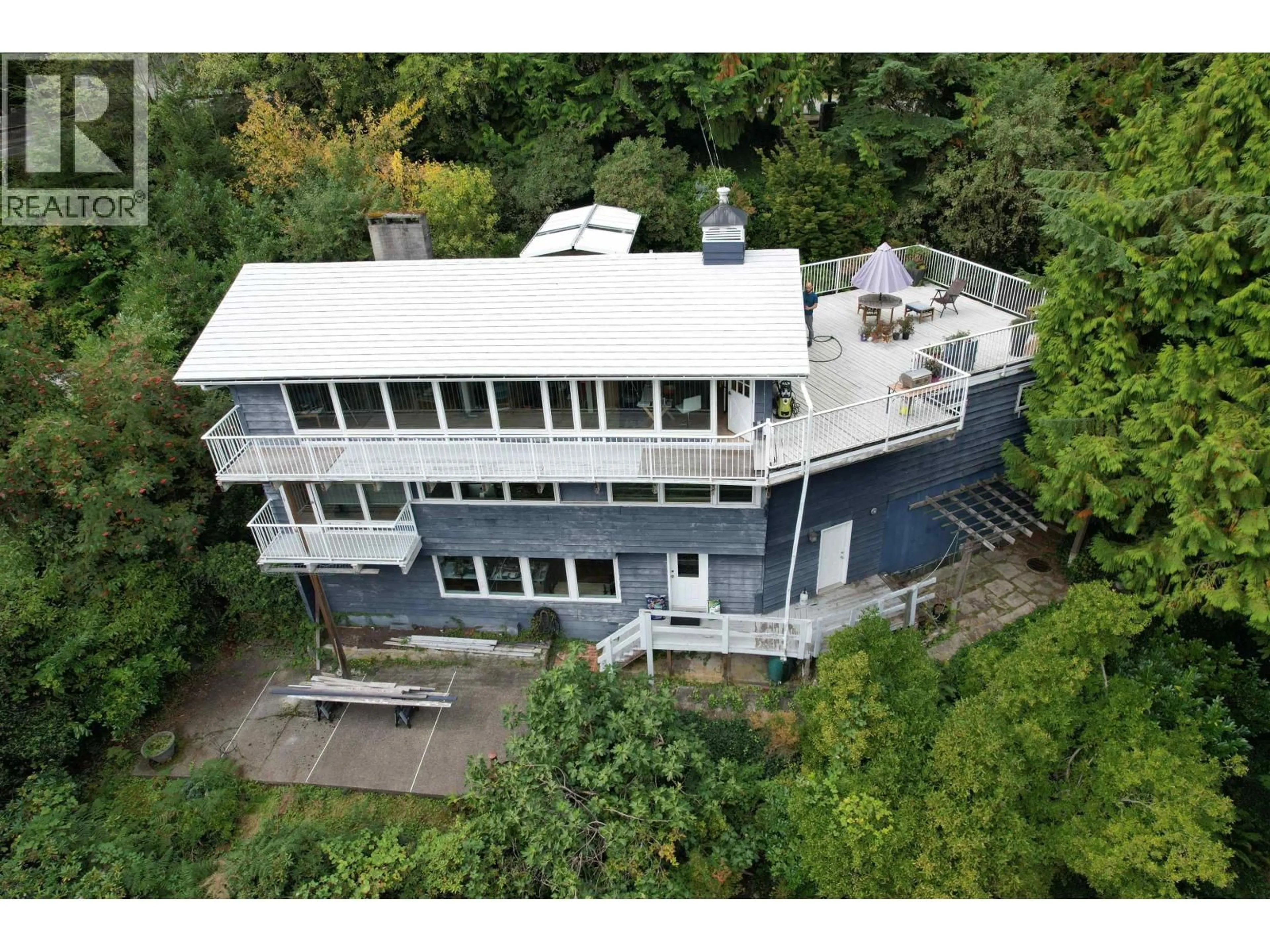 A pic from outside/outdoor area/front of a property/back of a property/a pic from drone, building for 510 ST. ANDREWS ROAD, West Vancouver British Columbia V7S1V2