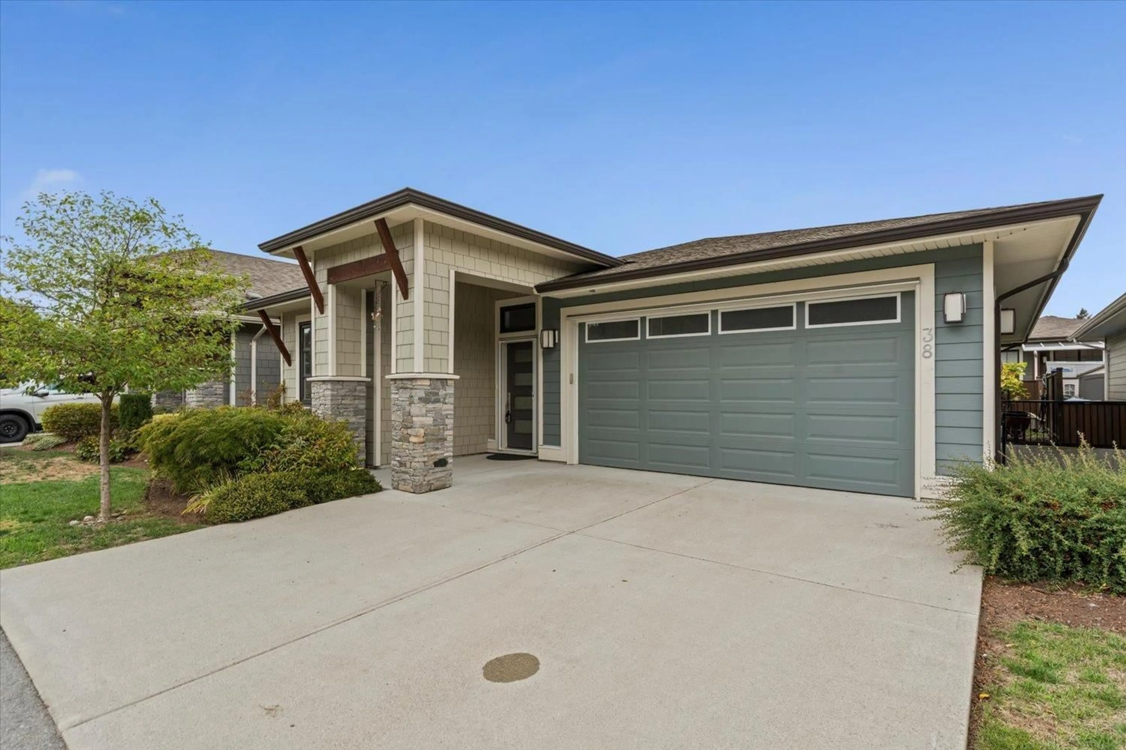 Home with vinyl exterior material, street for 38 - 46110 THOMAS ROAD, Chilliwack British Columbia V2R2R4