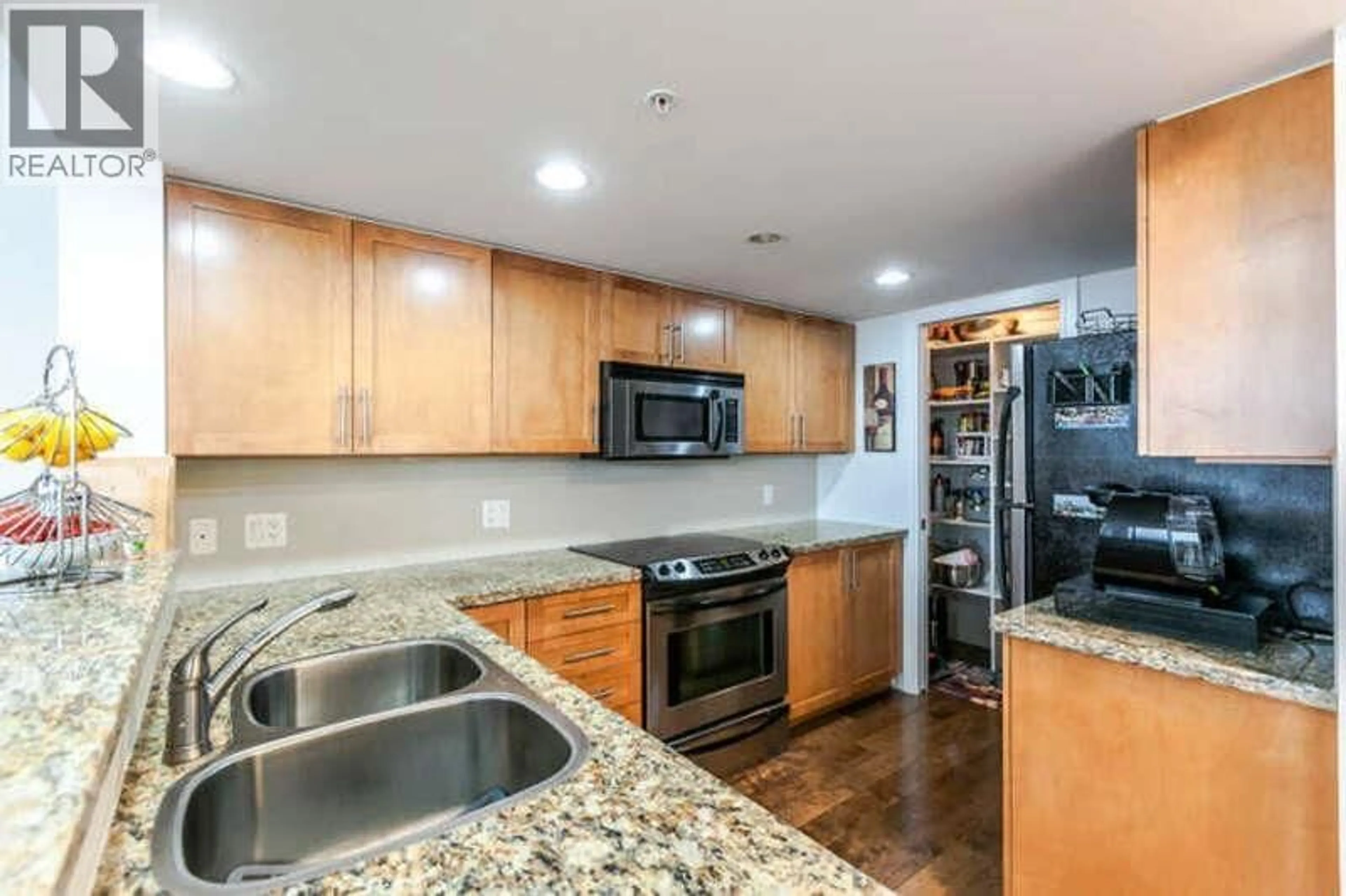 Standard kitchen, ceramic/tile floor for 805 - 288 UNGLESS WAY, Port Moody British Columbia V3E3S1