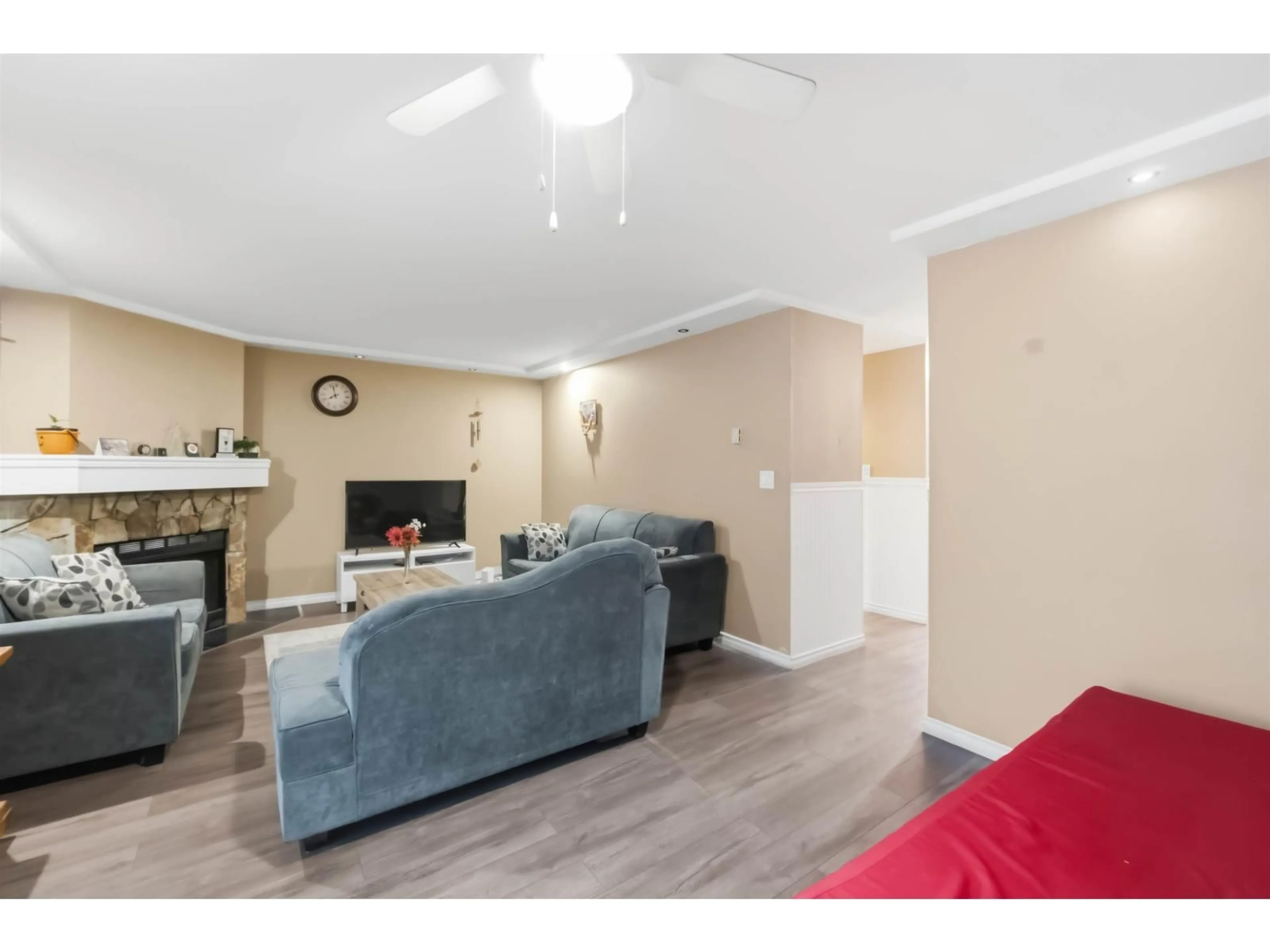 Living room with furniture, unknown for 13323 71B AVENUE, Surrey British Columbia V3W7Z5