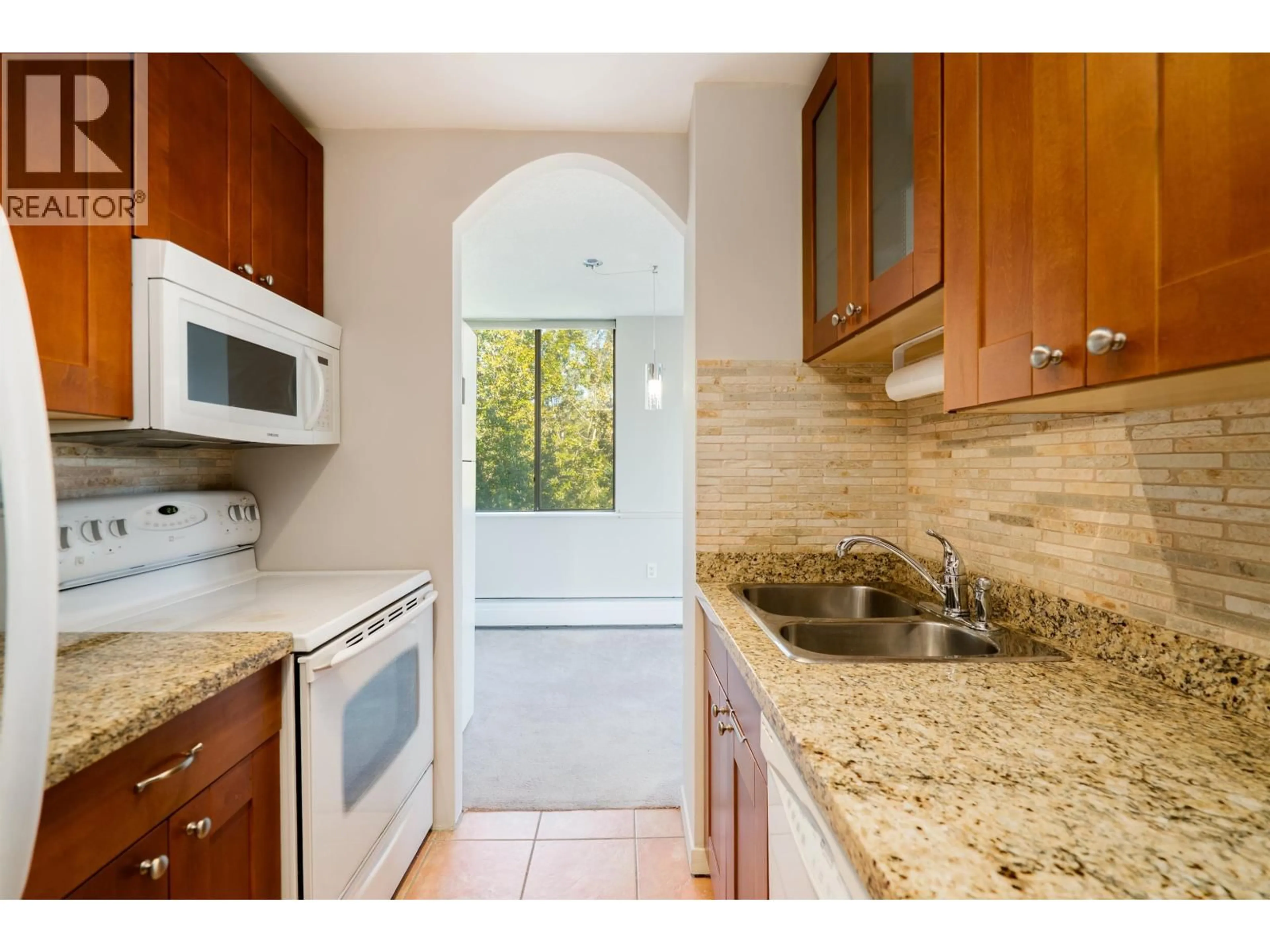 Standard kitchen, ceramic/tile floor for 1404 - 2008 FULLERTON AVENUE, North Vancouver British Columbia V7P3G7
