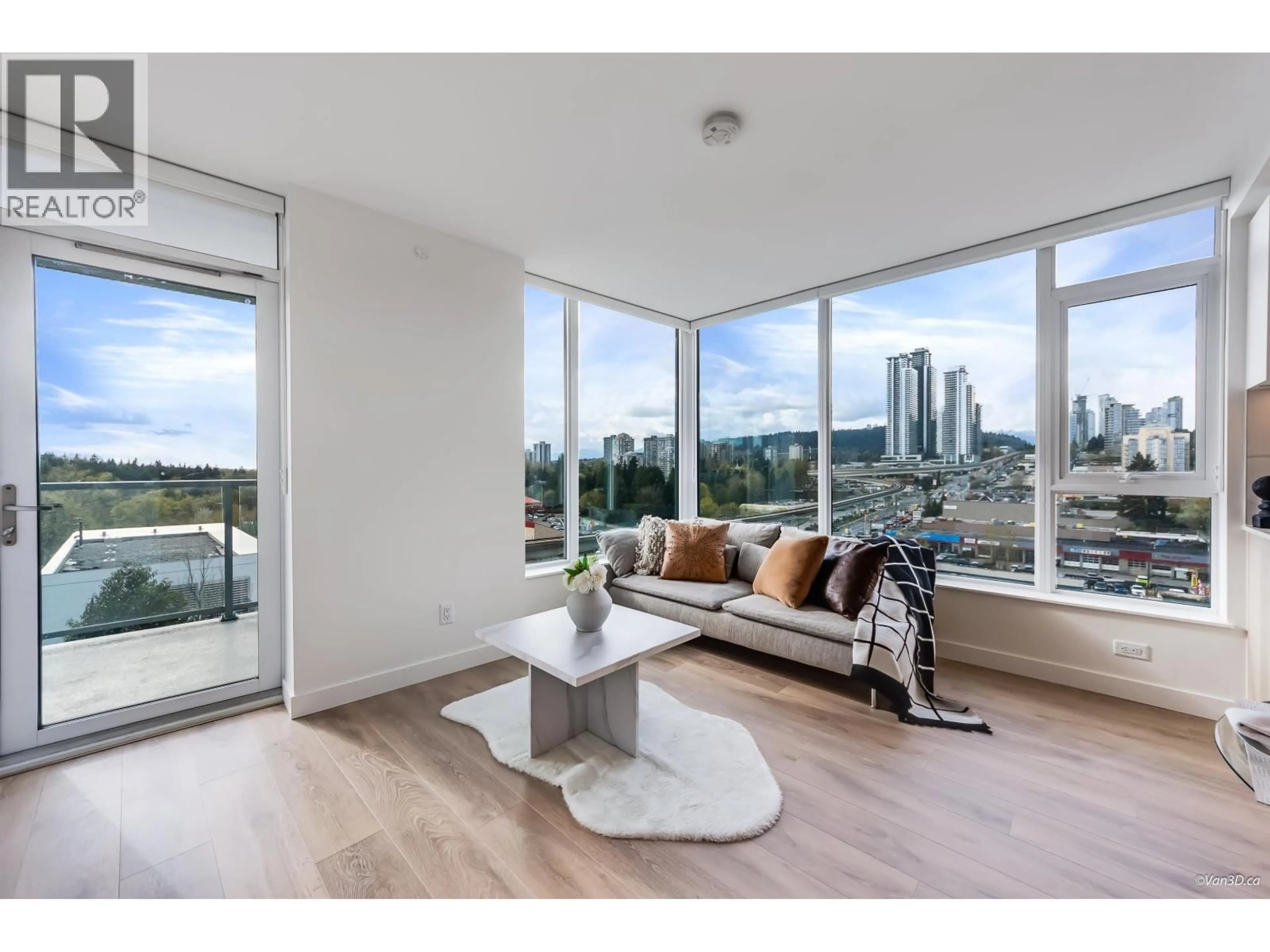 Living room with furniture, unknown for 809 - 318 ALDERSON AVENUE, Coquitlam British Columbia V3K0J1